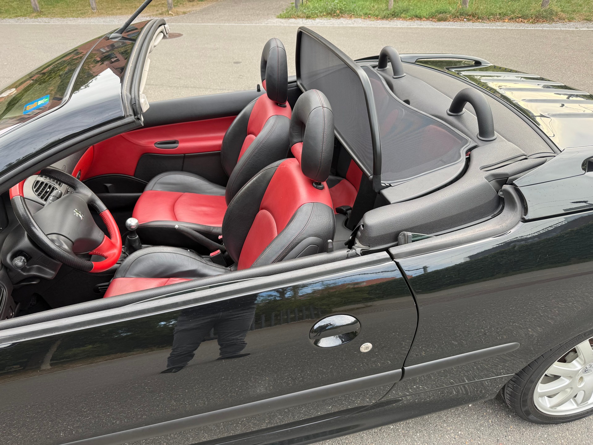 PEUGEOT 206 CC 2.0 16V Black & Silver Edition-image-22