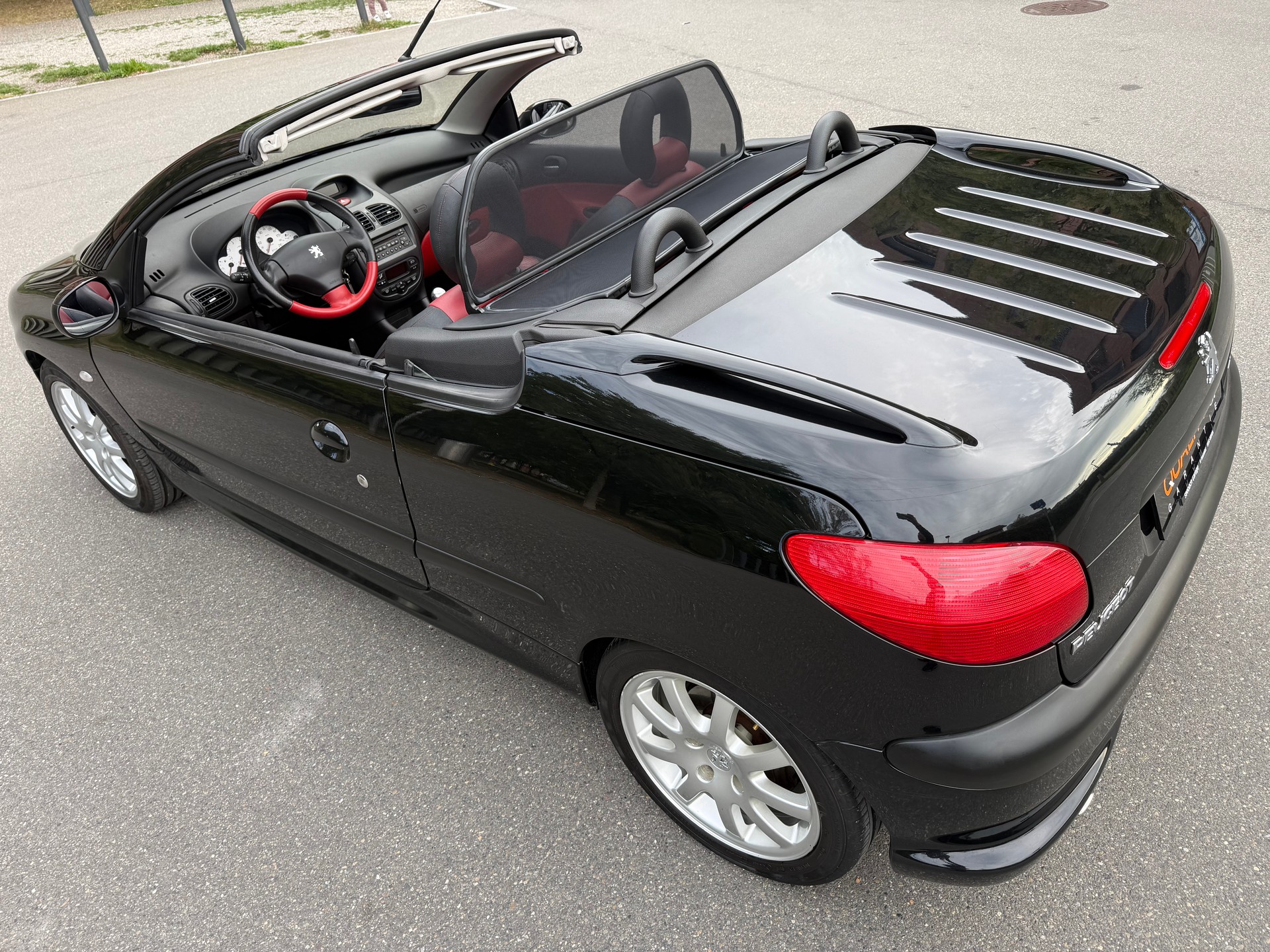 PEUGEOT 206 CC 2.0 16V Black & Silver Edition-image-25