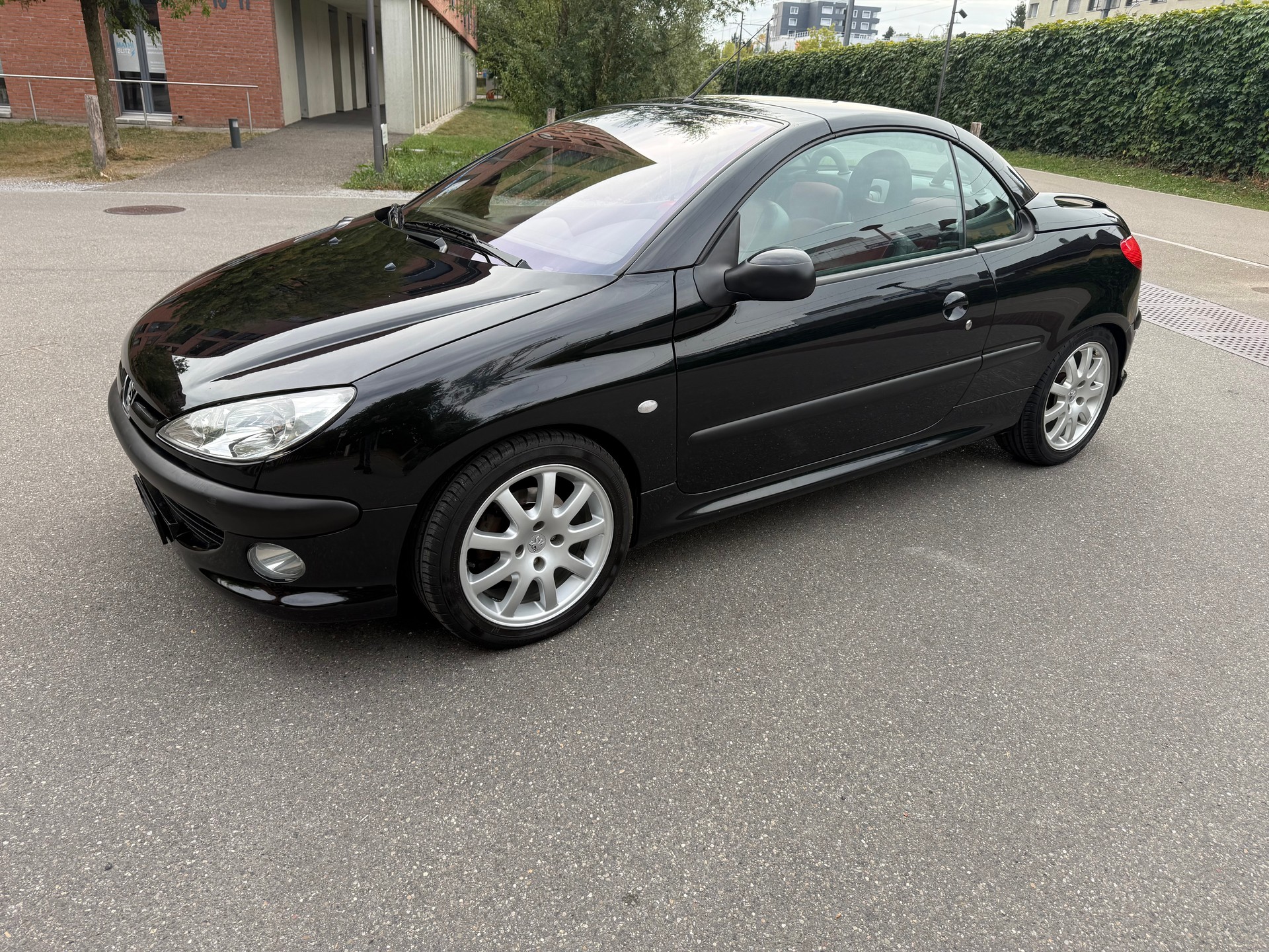 PEUGEOT 206 CC 2.0 16V Black & Silver Edition-image-11