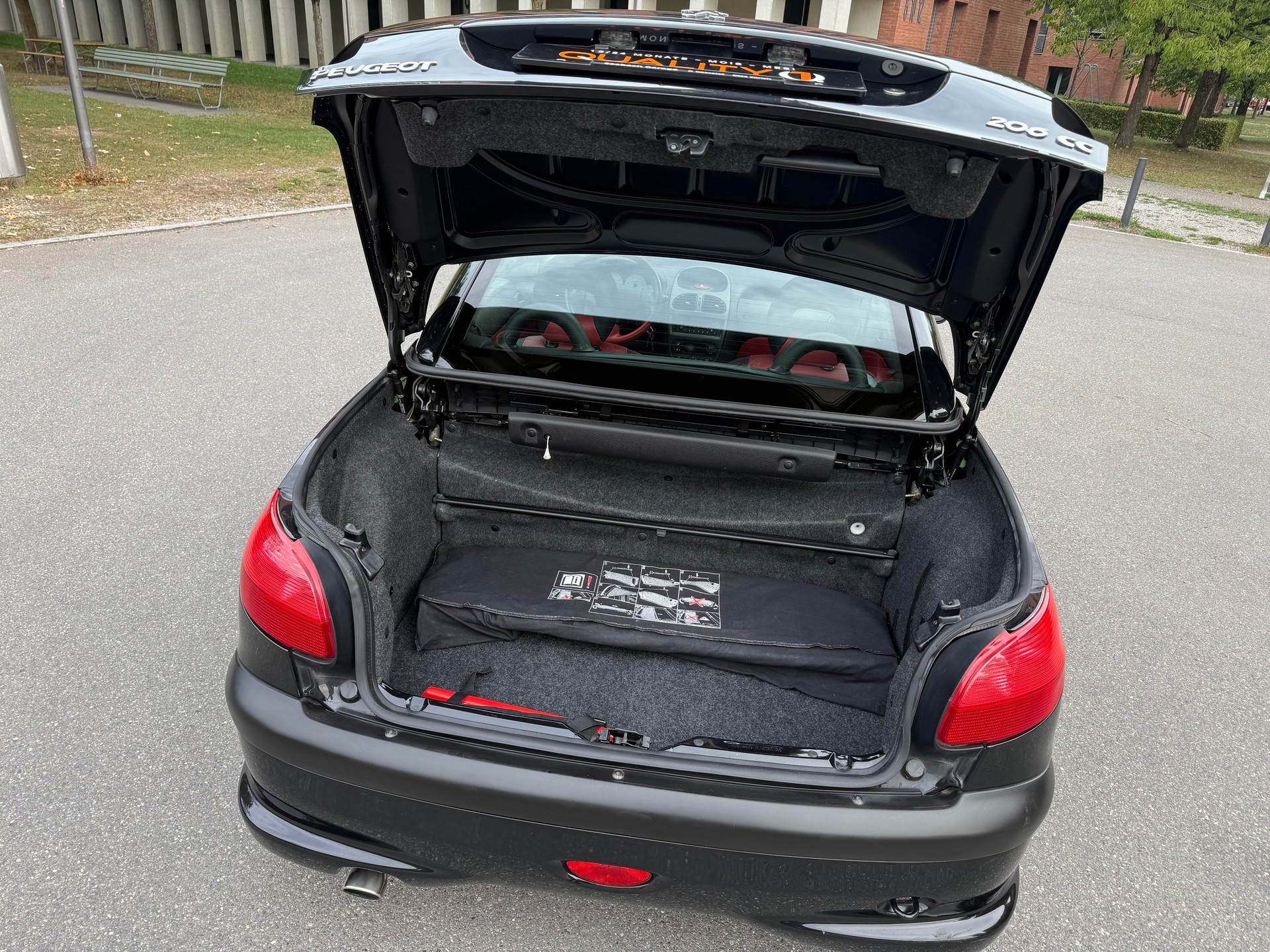 PEUGEOT 206 CC 2.0 16V Black & Silver Edition-image-12