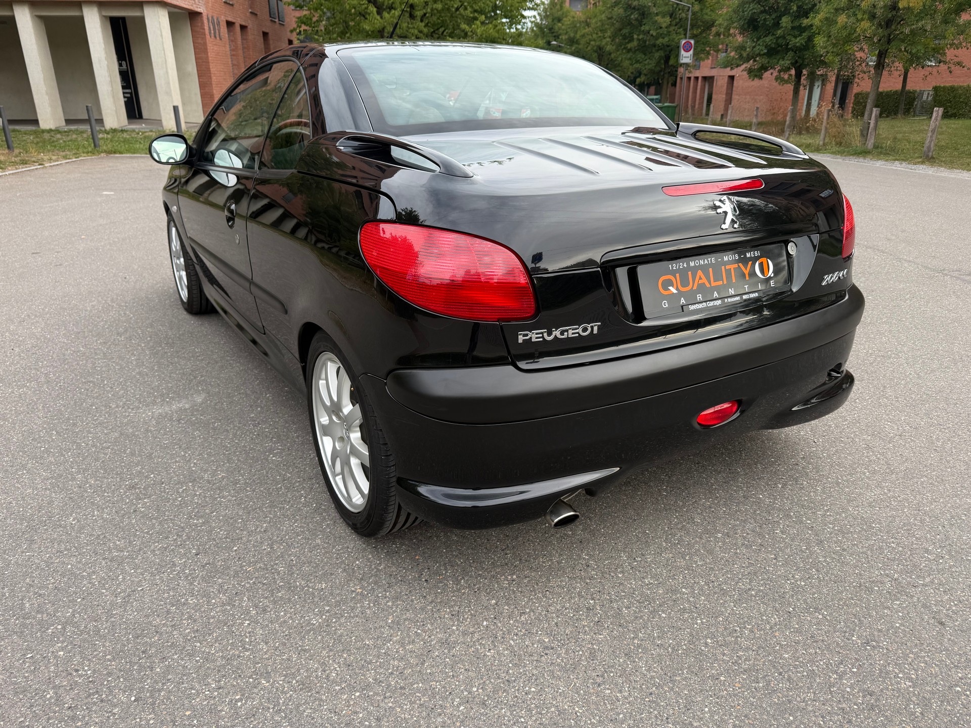 PEUGEOT 206 CC 2.0 16V Black & Silver Edition-image-8