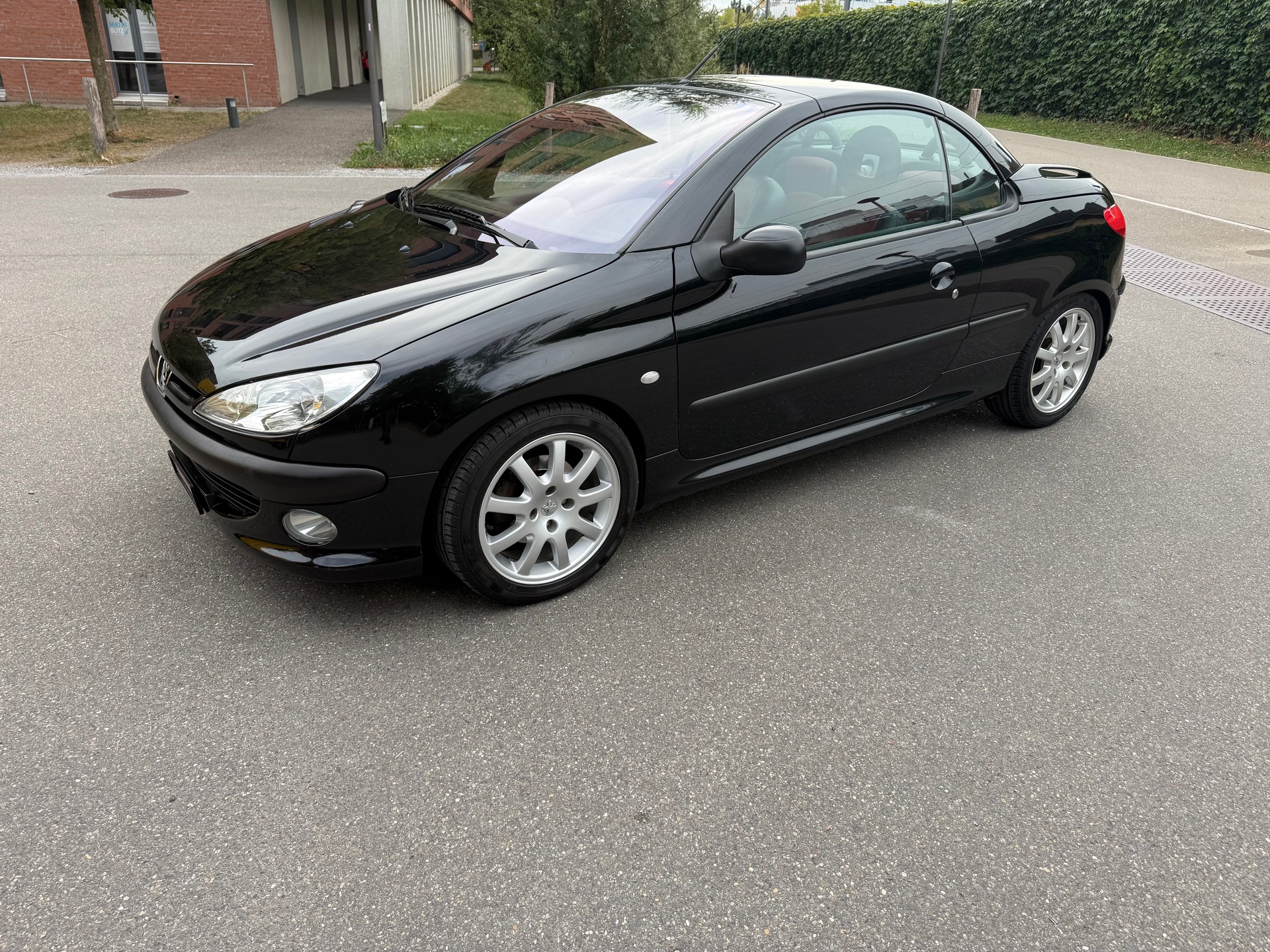 PEUGEOT 206 CC 2.0 16V Black & Silver Edition-image-0