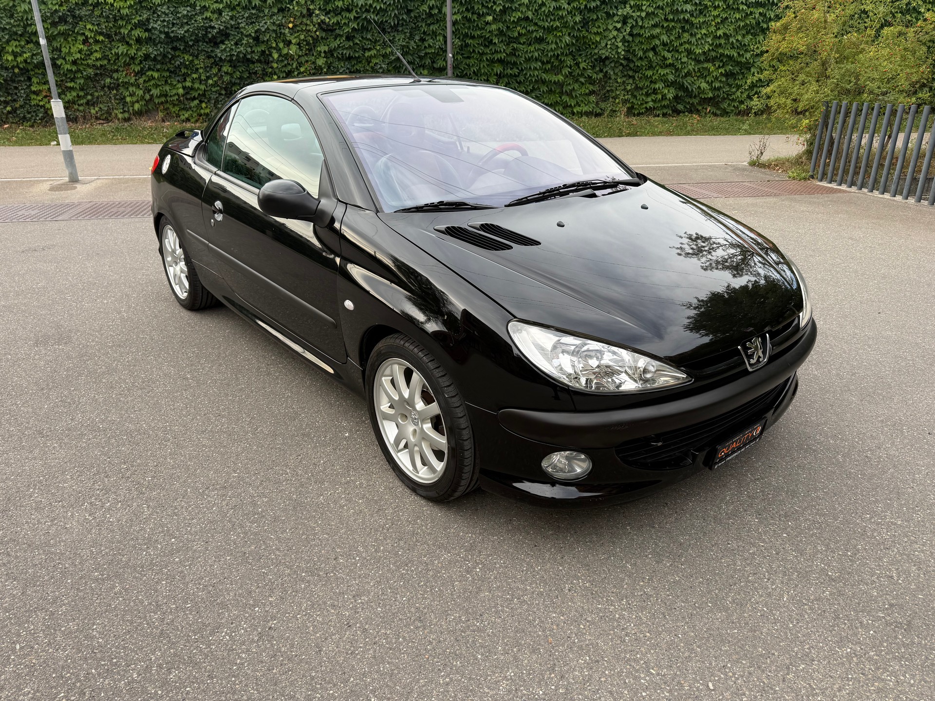 PEUGEOT 206 CC 2.0 16V Black & Silver Edition-image-2