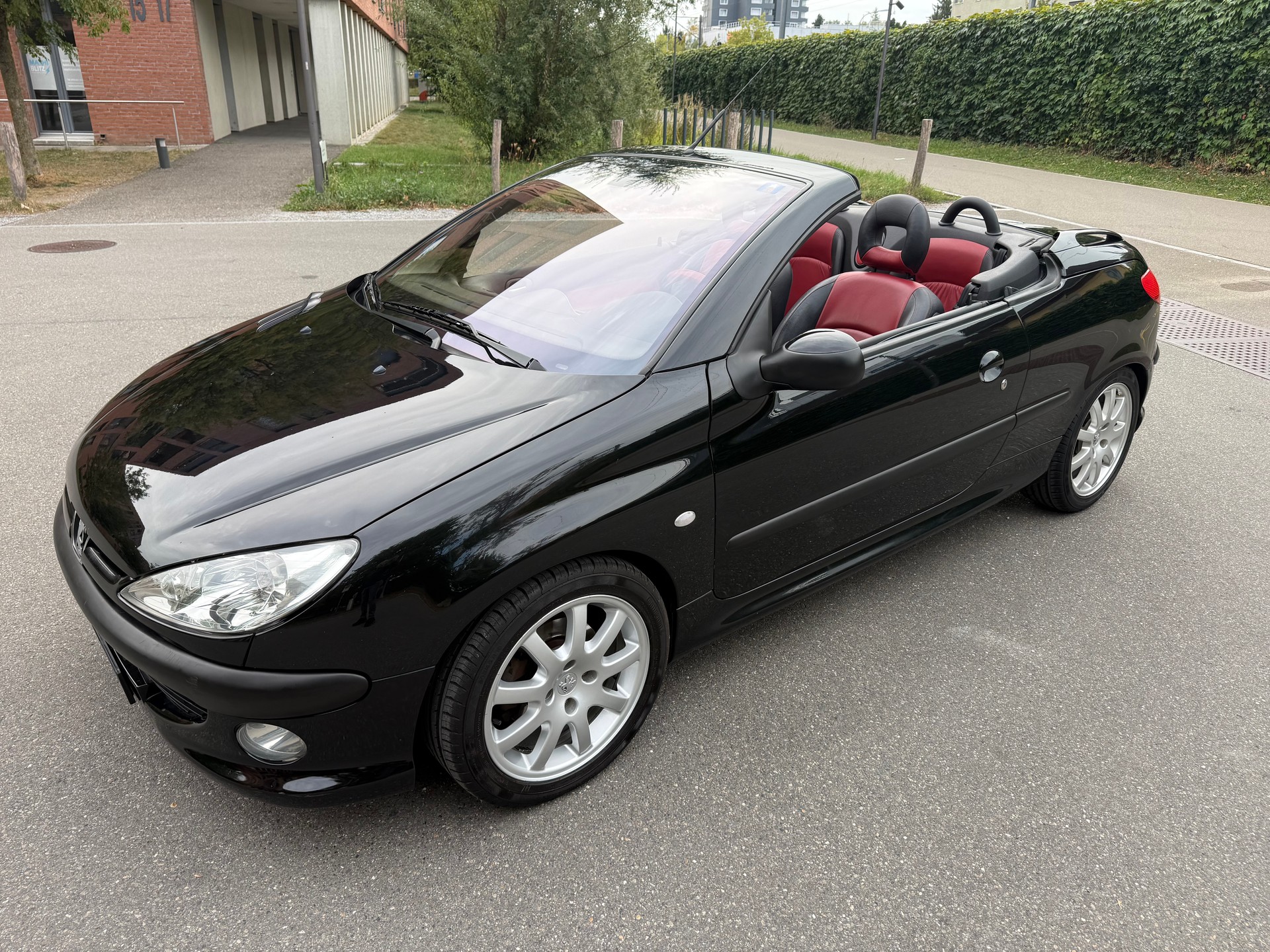 PEUGEOT 206 CC 2.0 16V Black & Silver Edition-image-13