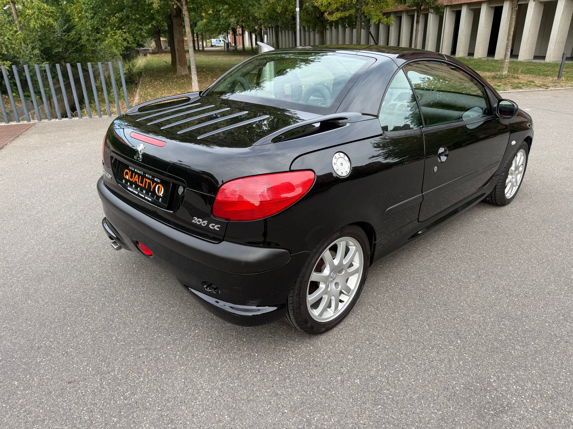 PEUGEOT 206 CC 2.0 16V Black & Silver Edition-image-5