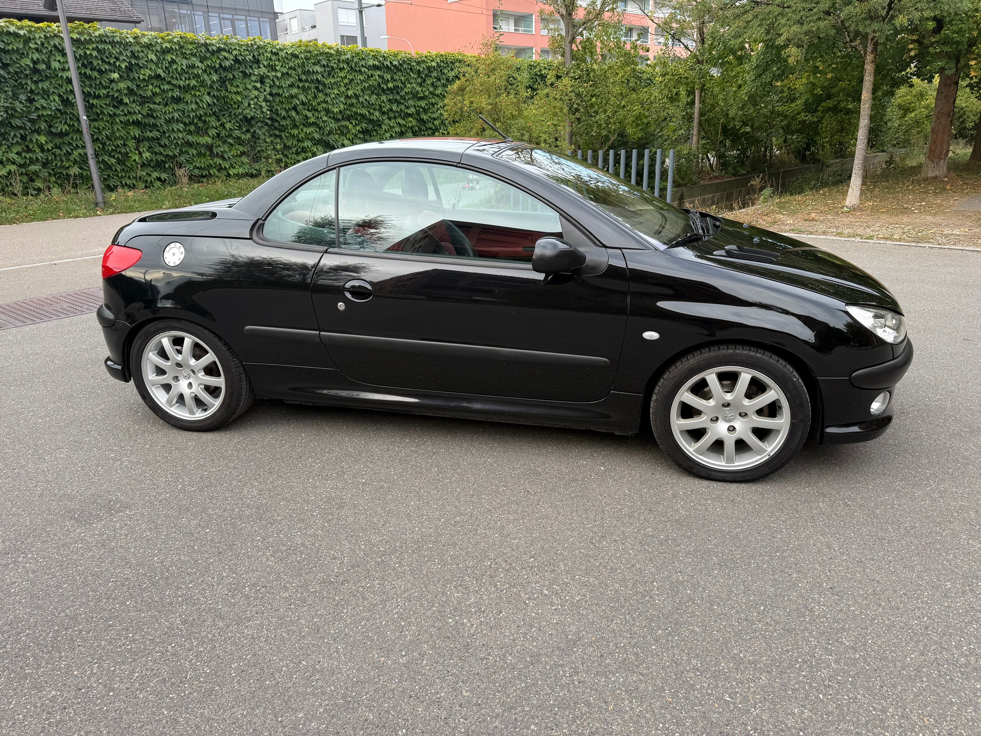PEUGEOT 206 CC 2.0 16V Black & Silver Edition-image-3