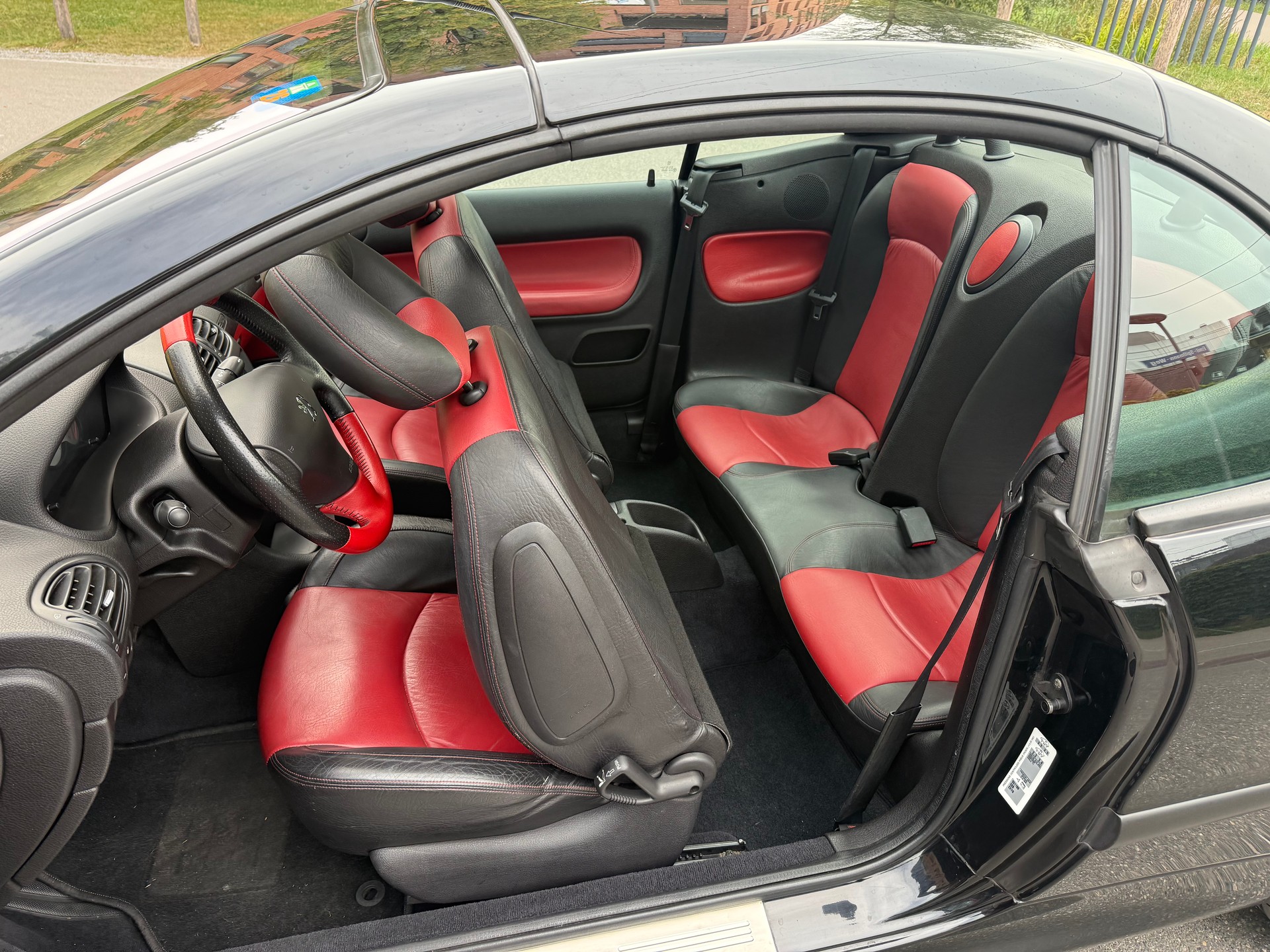 PEUGEOT 206 CC 2.0 16V Black & Silver Edition-image-29