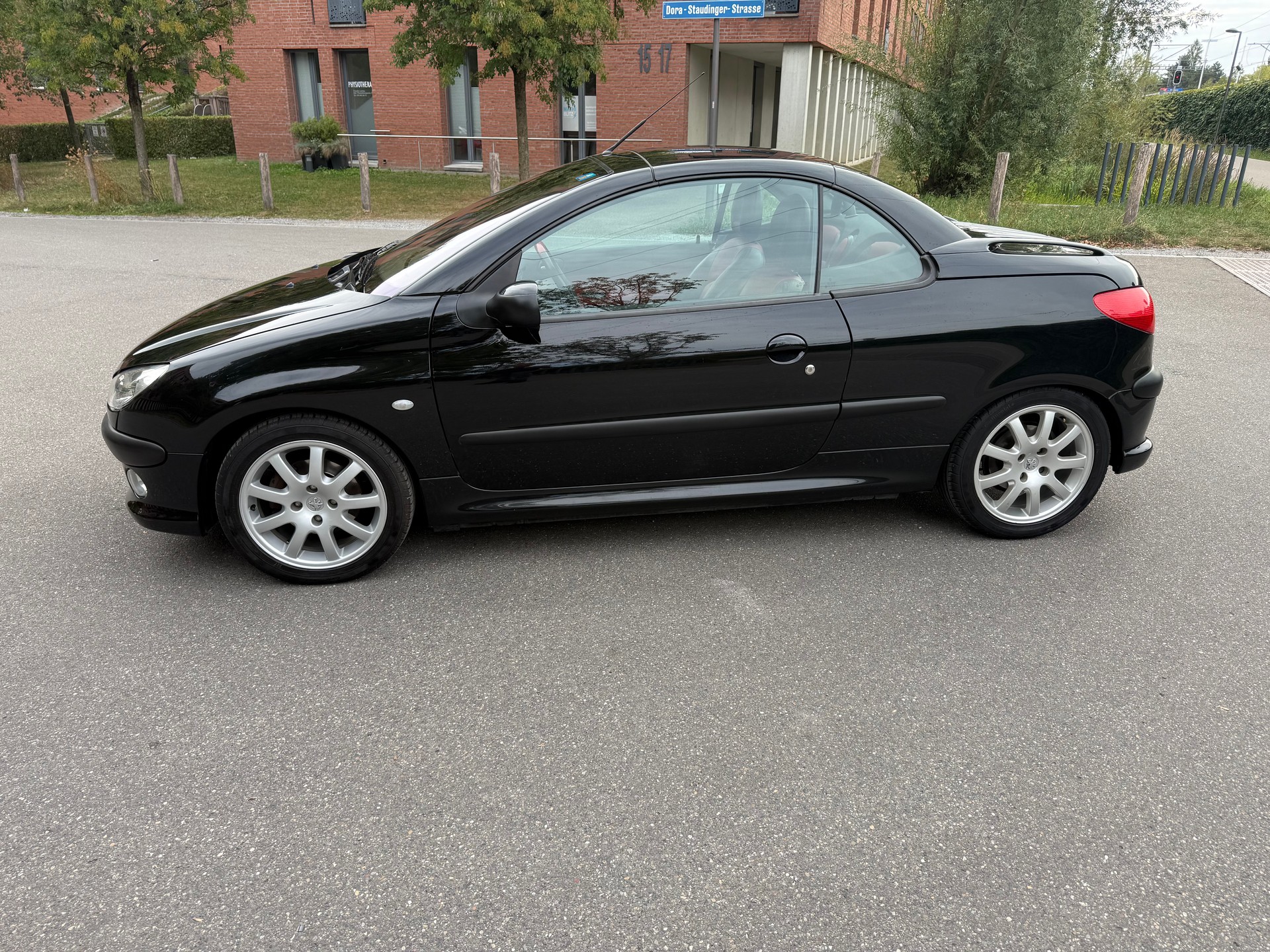 PEUGEOT 206 CC 2.0 16V Black & Silver Edition-image-10