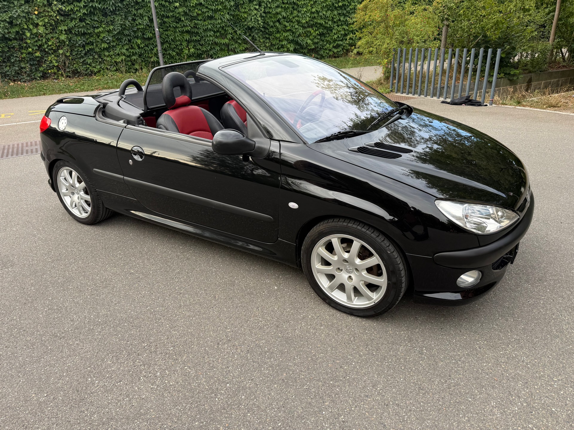 PEUGEOT 206 CC 2.0 16V Black & Silver Edition-image-24