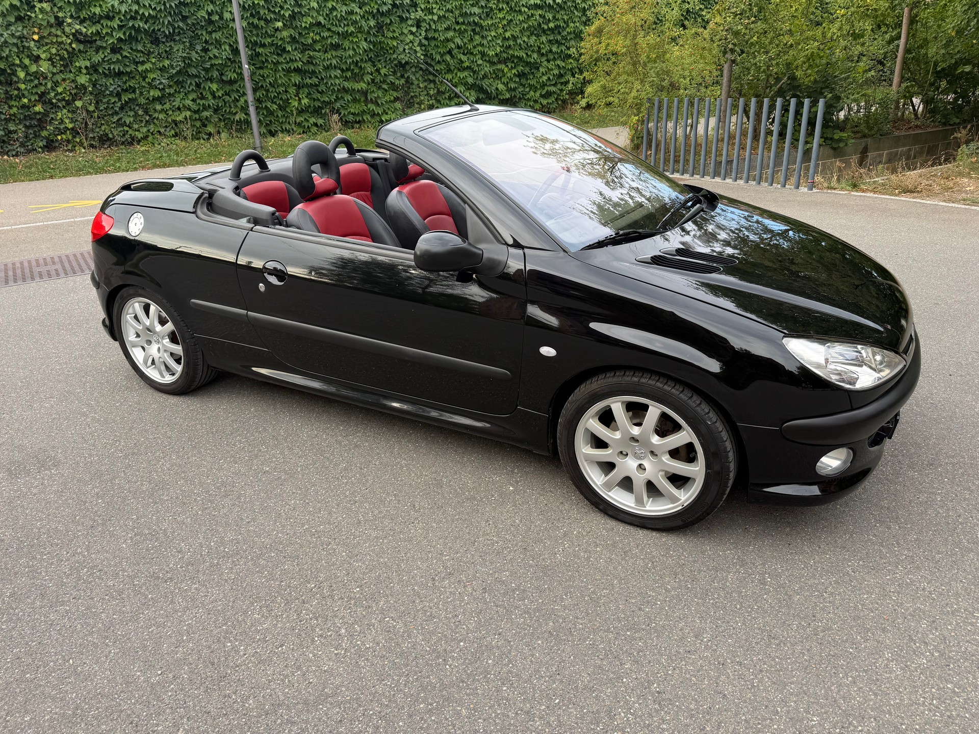 PEUGEOT 206 CC 2.0 16V Black & Silver Edition-image-14