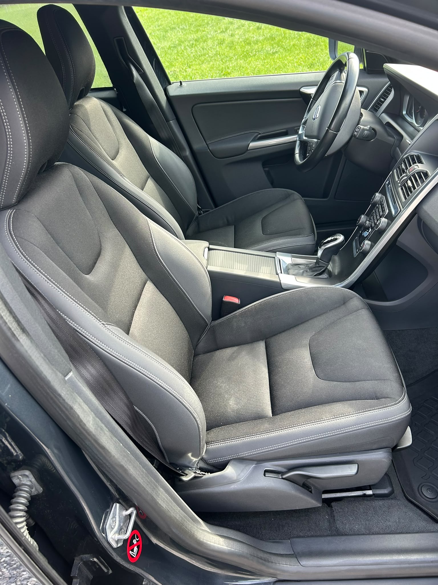 VOLVO XC60 D4 AWD Momentum Geartronic-image-4