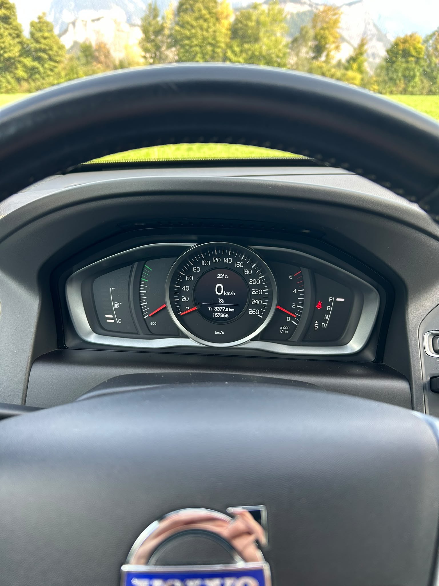 VOLVO XC60 D4 AWD Momentum Geartronic-image-3
