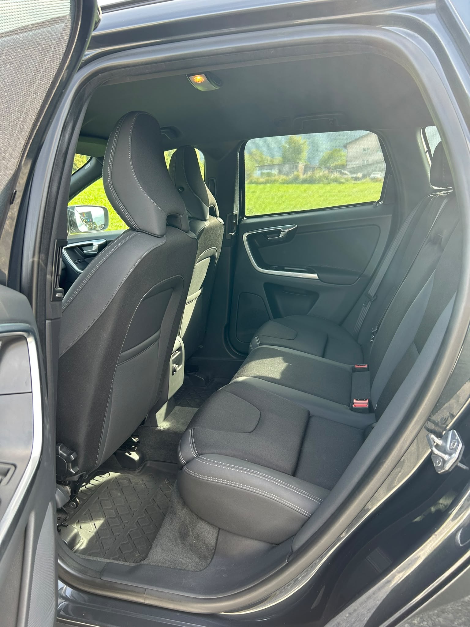 VOLVO XC60 D4 AWD Momentum Geartronic-image-5