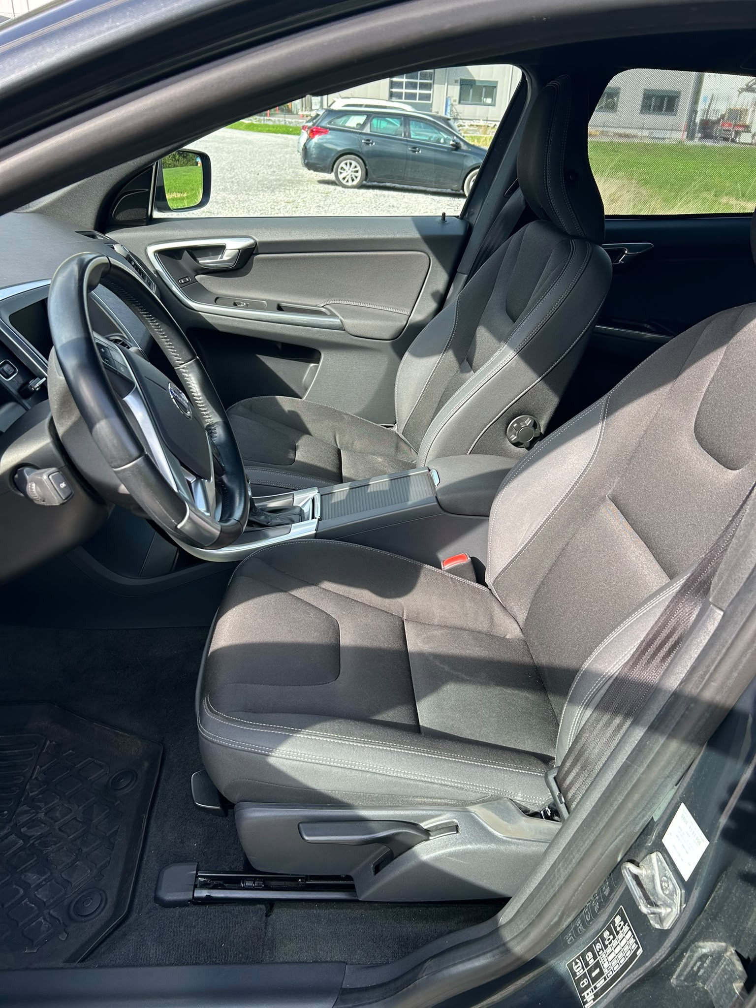 VOLVO XC60 D4 AWD Momentum Geartronic-image-7