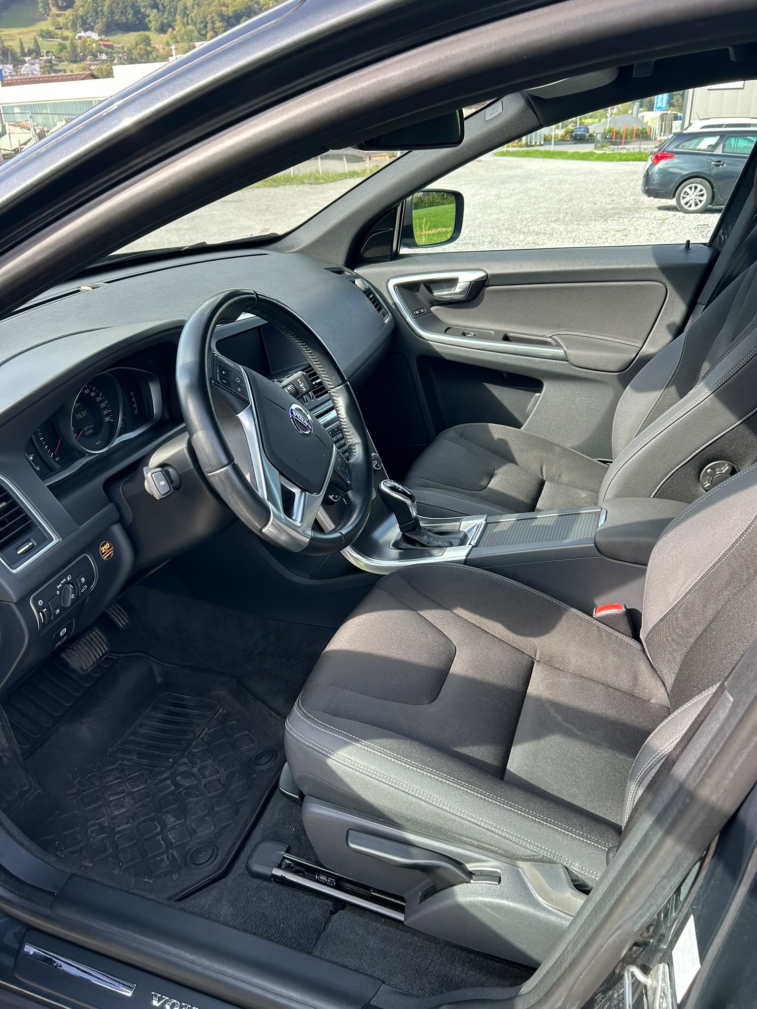 VOLVO XC60 D4 AWD Momentum Geartronic-image-6