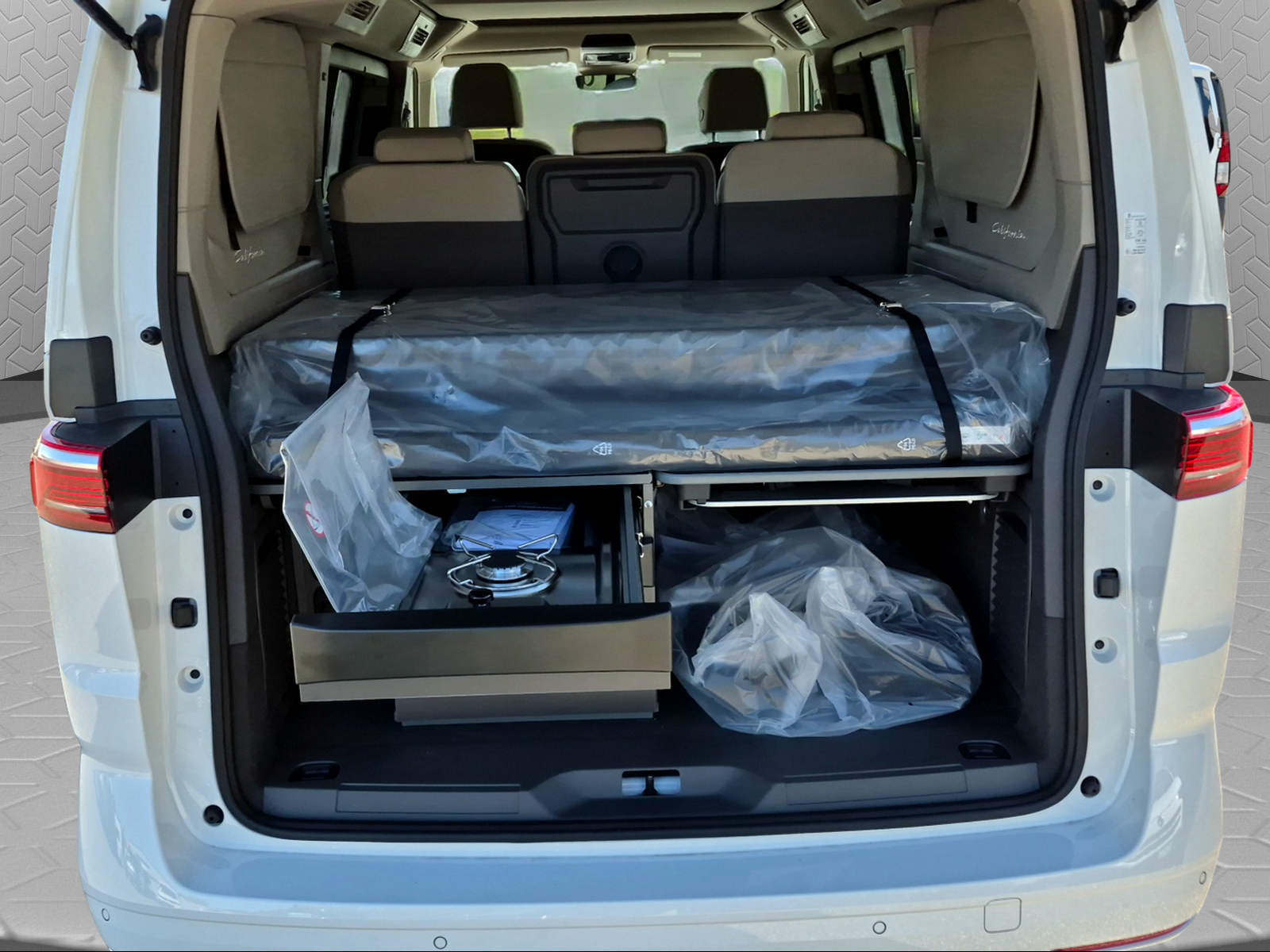VW California 2.0 TDI Beach Camper-image-13