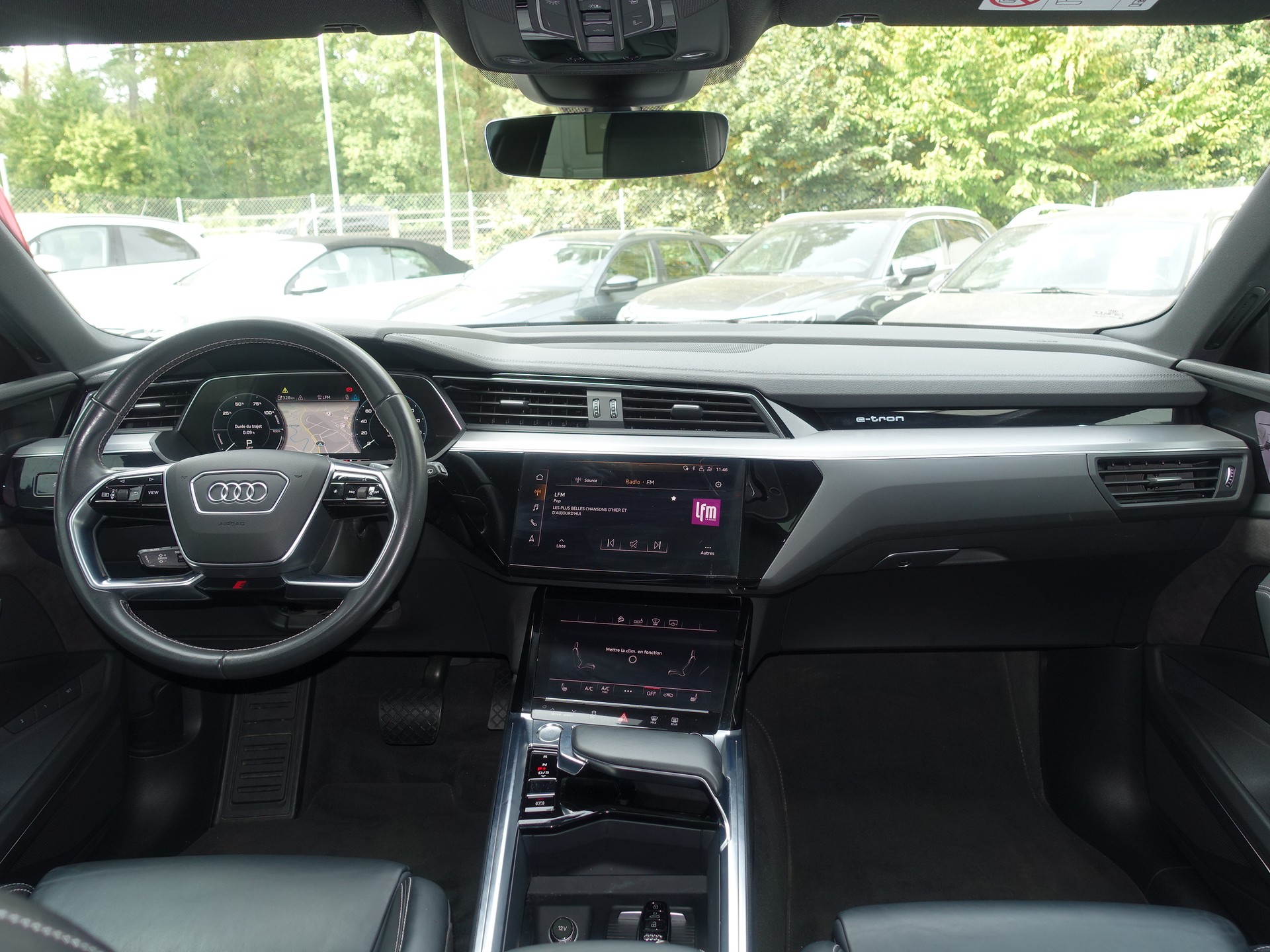 AUDI e-tron 55 S Line Black Edition quattro-image-12