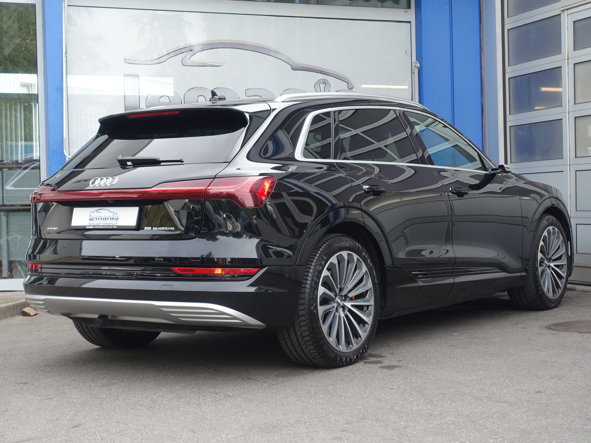 AUDI e-tron 55 S Line Black Edition quattro-image-3