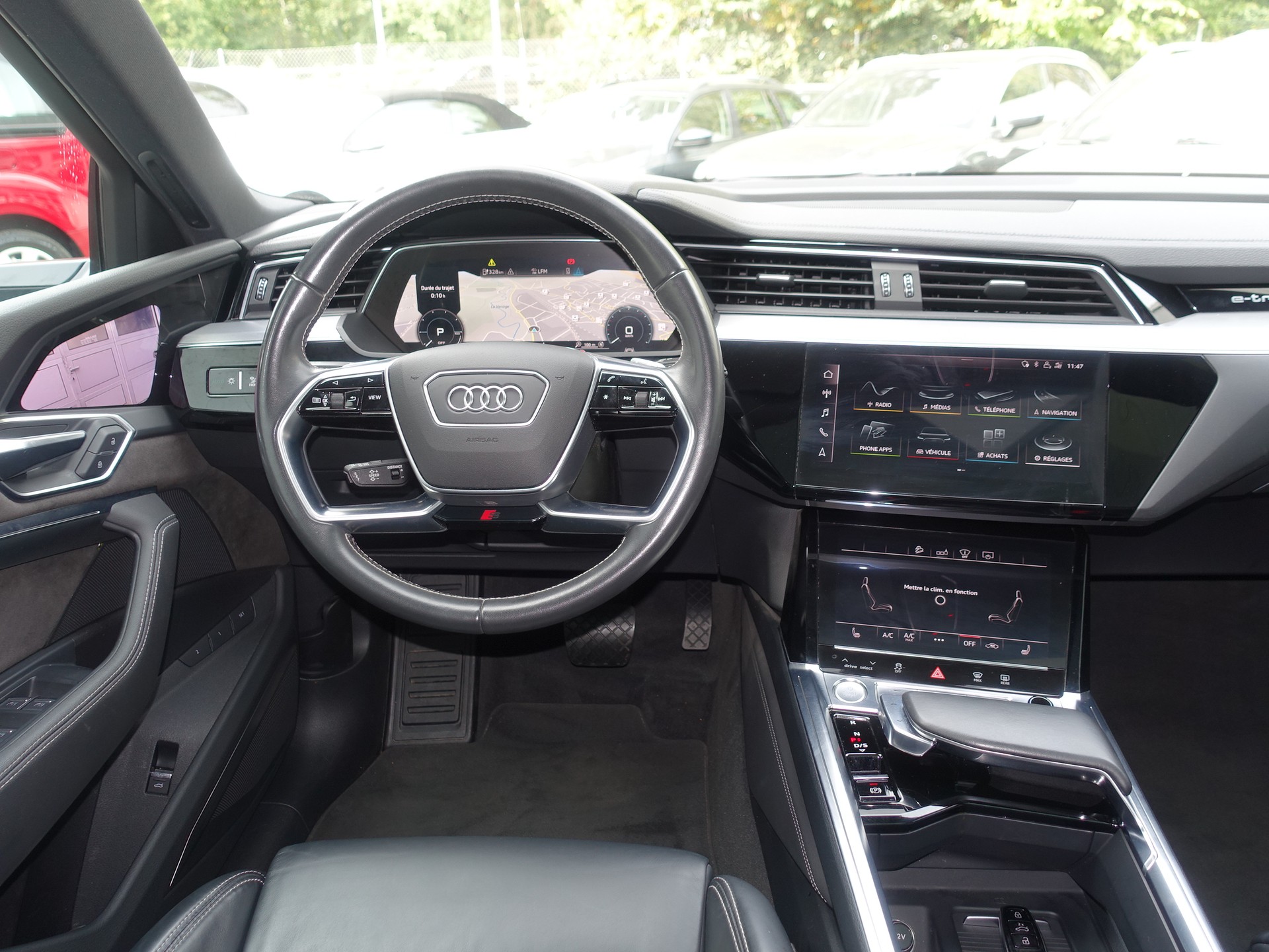 AUDI e-tron 55 S Line Black Edition quattro-image-16
