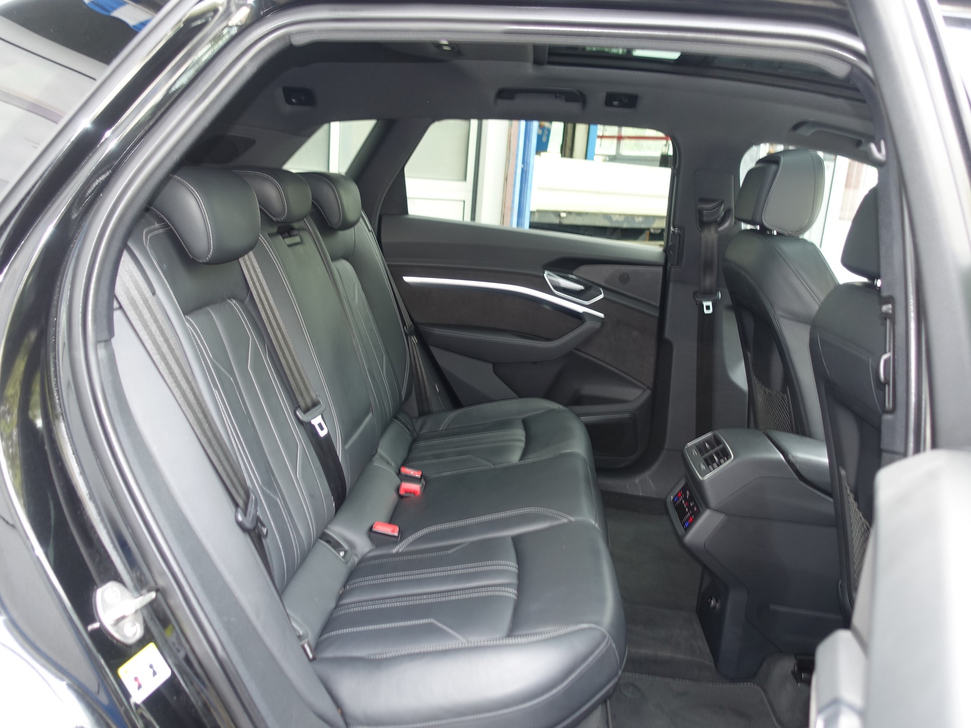 AUDI e-tron 55 S Line Black Edition quattro-image-20