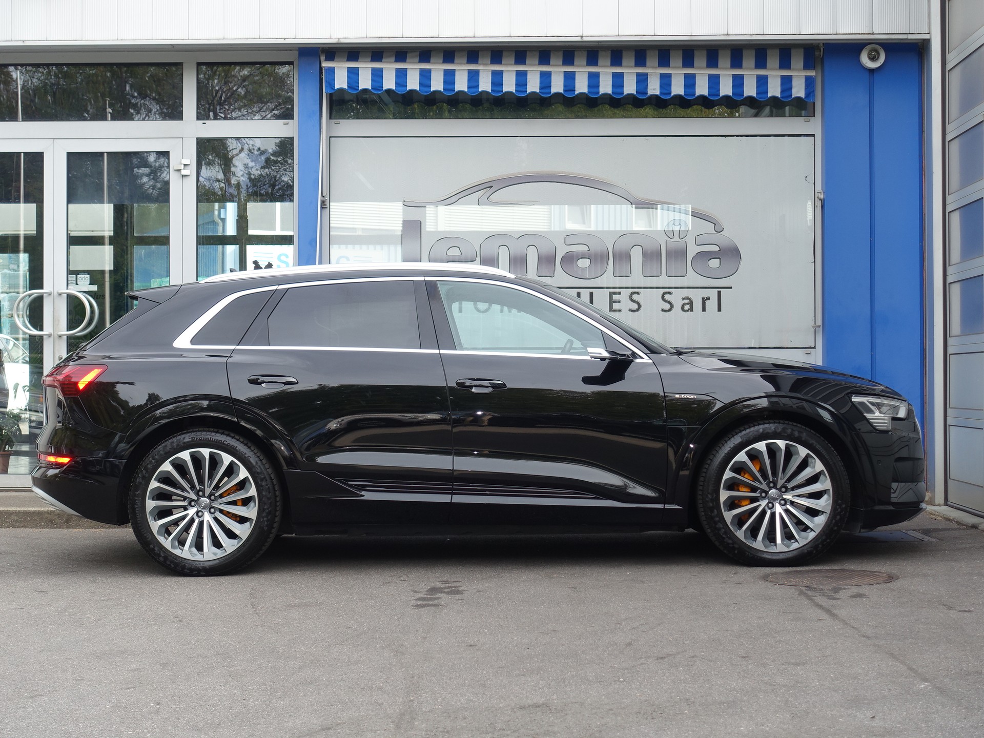 AUDI e-tron 55 S Line Black Edition quattro-image-6