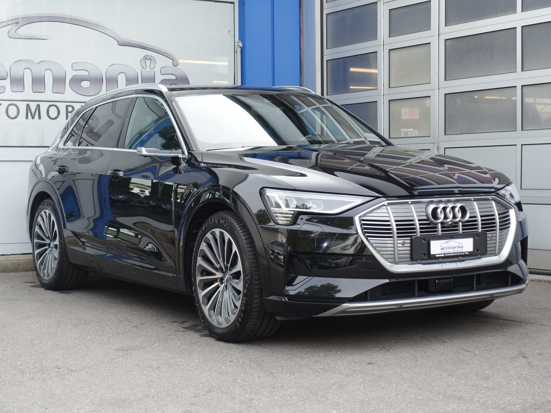 AUDI e-tron 55 S Line Black Edition quattro-image-0