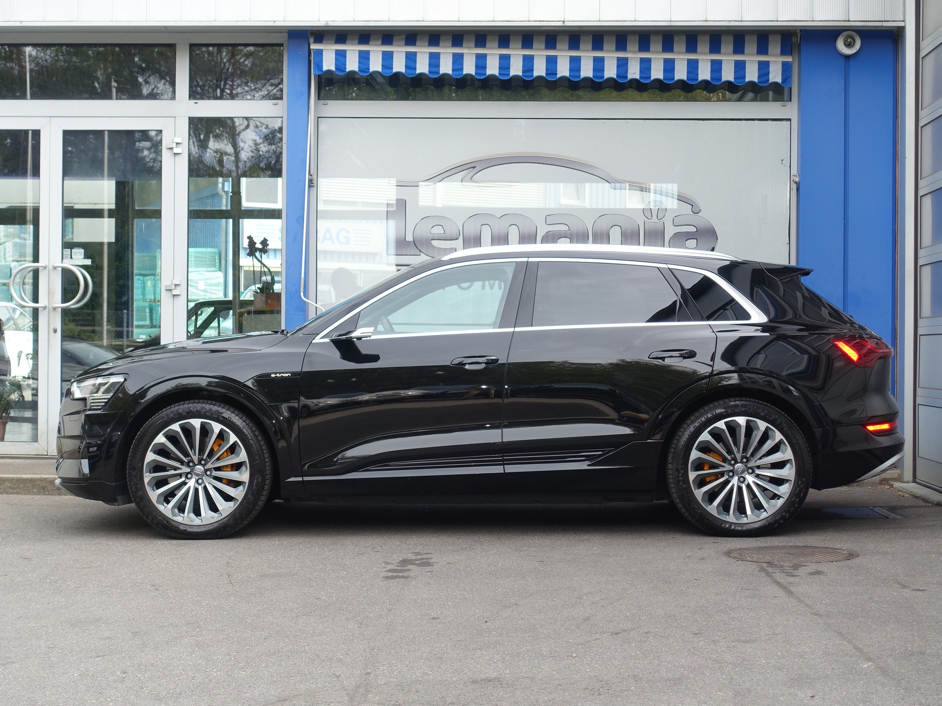 AUDI e-tron 55 S Line Black Edition quattro-image-7