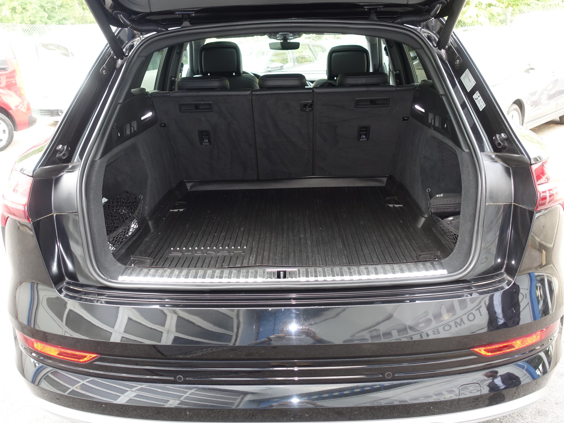 AUDI e-tron 55 S Line Black Edition quattro-image-28