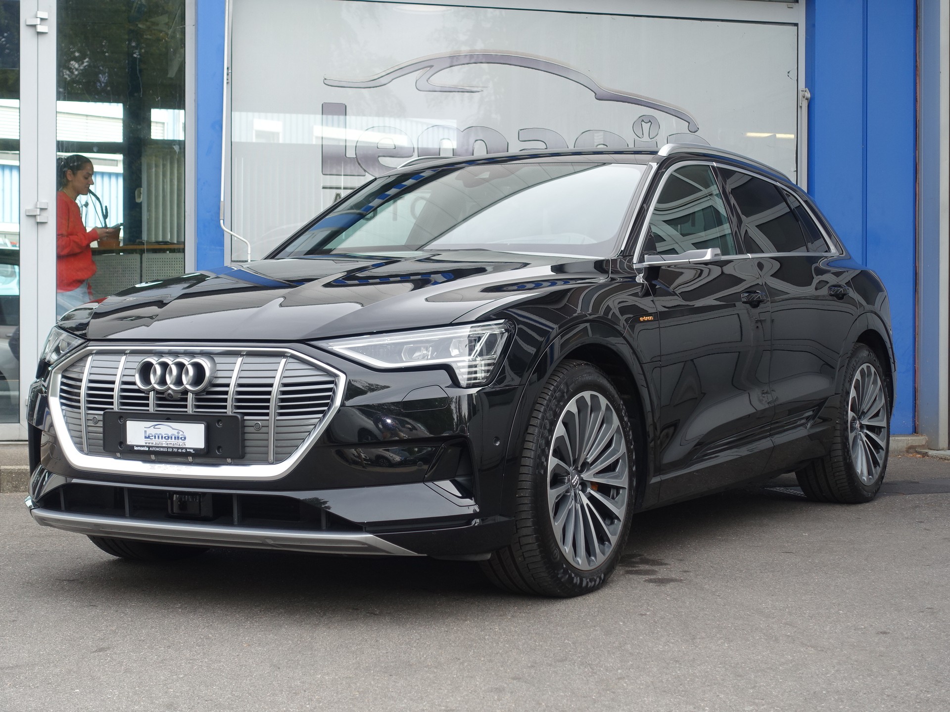 AUDI e-tron 55 S Line Black Edition quattro-image-1