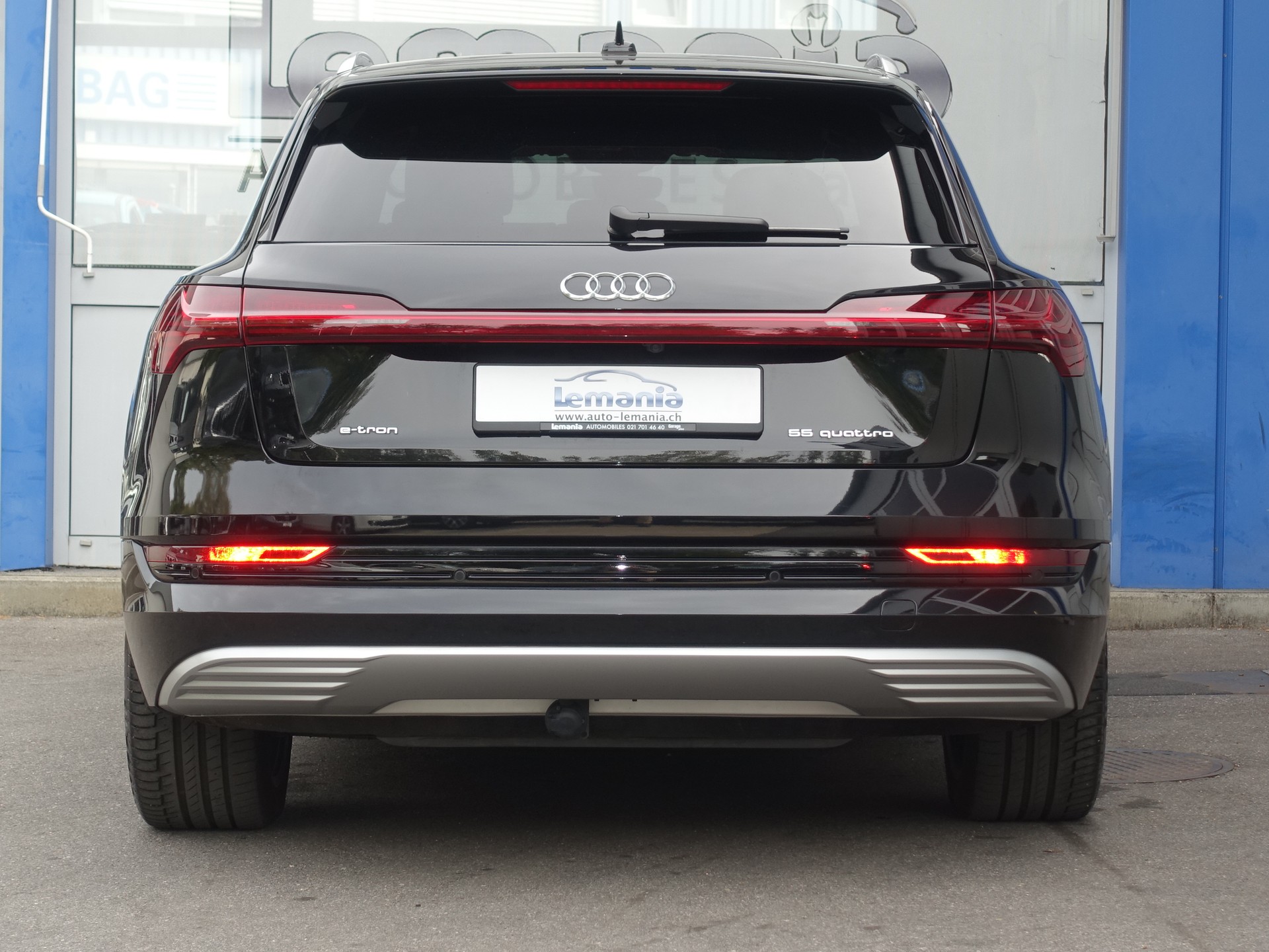 AUDI e-tron 55 S Line Black Edition quattro-image-5