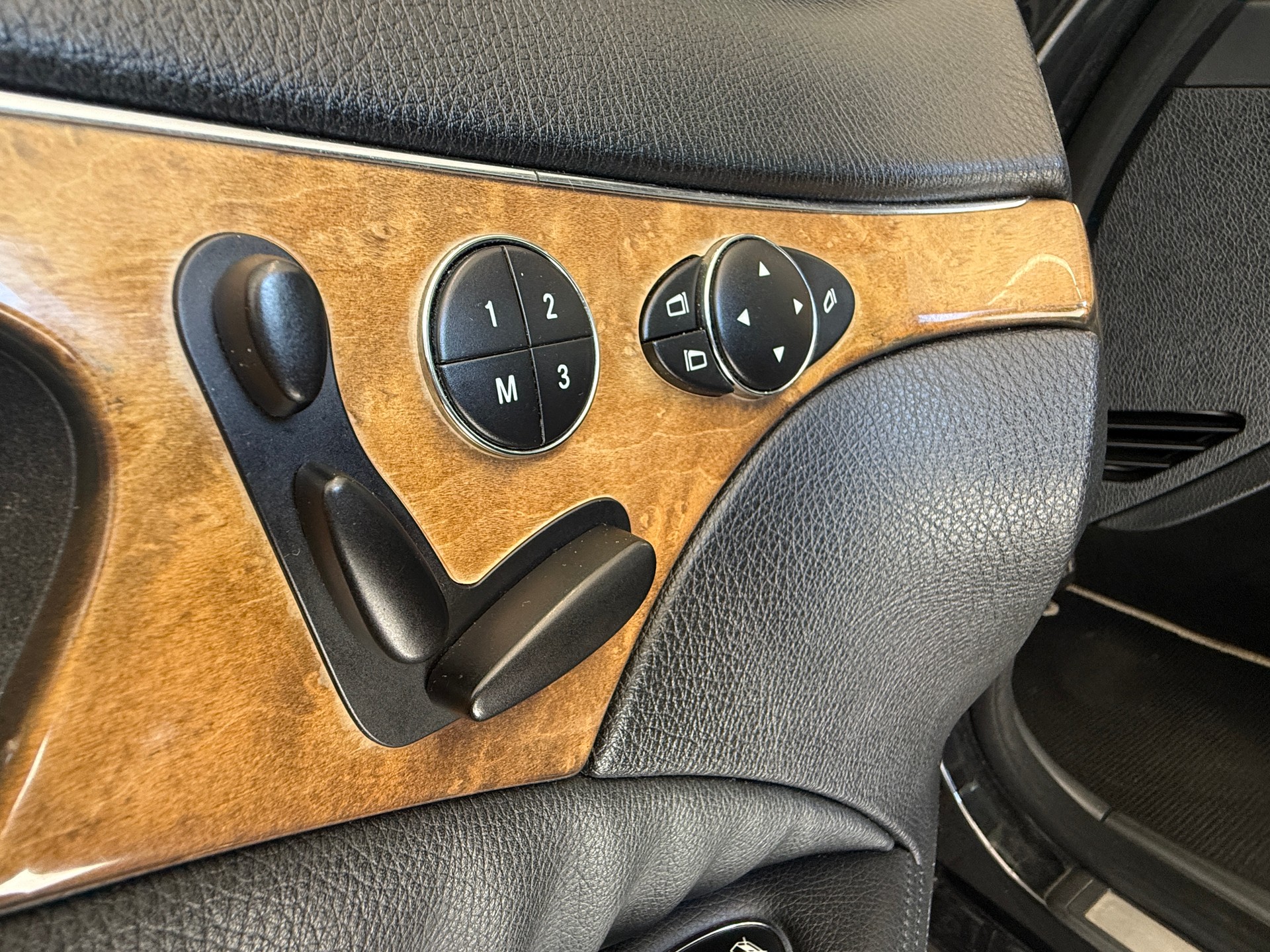 MERCEDES-BENZ E 350 CGI Elégance 7G-Tronic-image-19