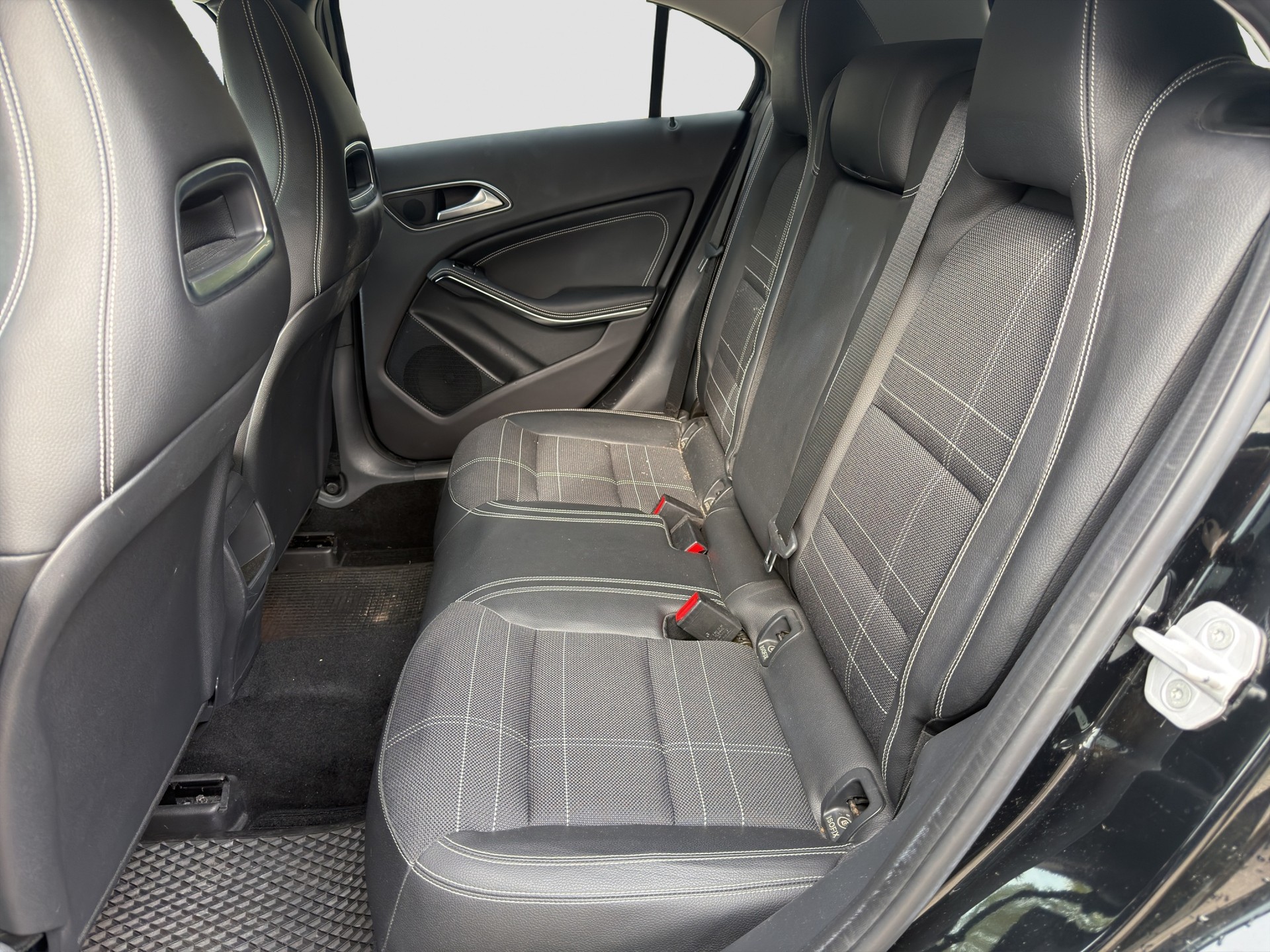 MERCEDES-BENZ A 200 Urban-image-9