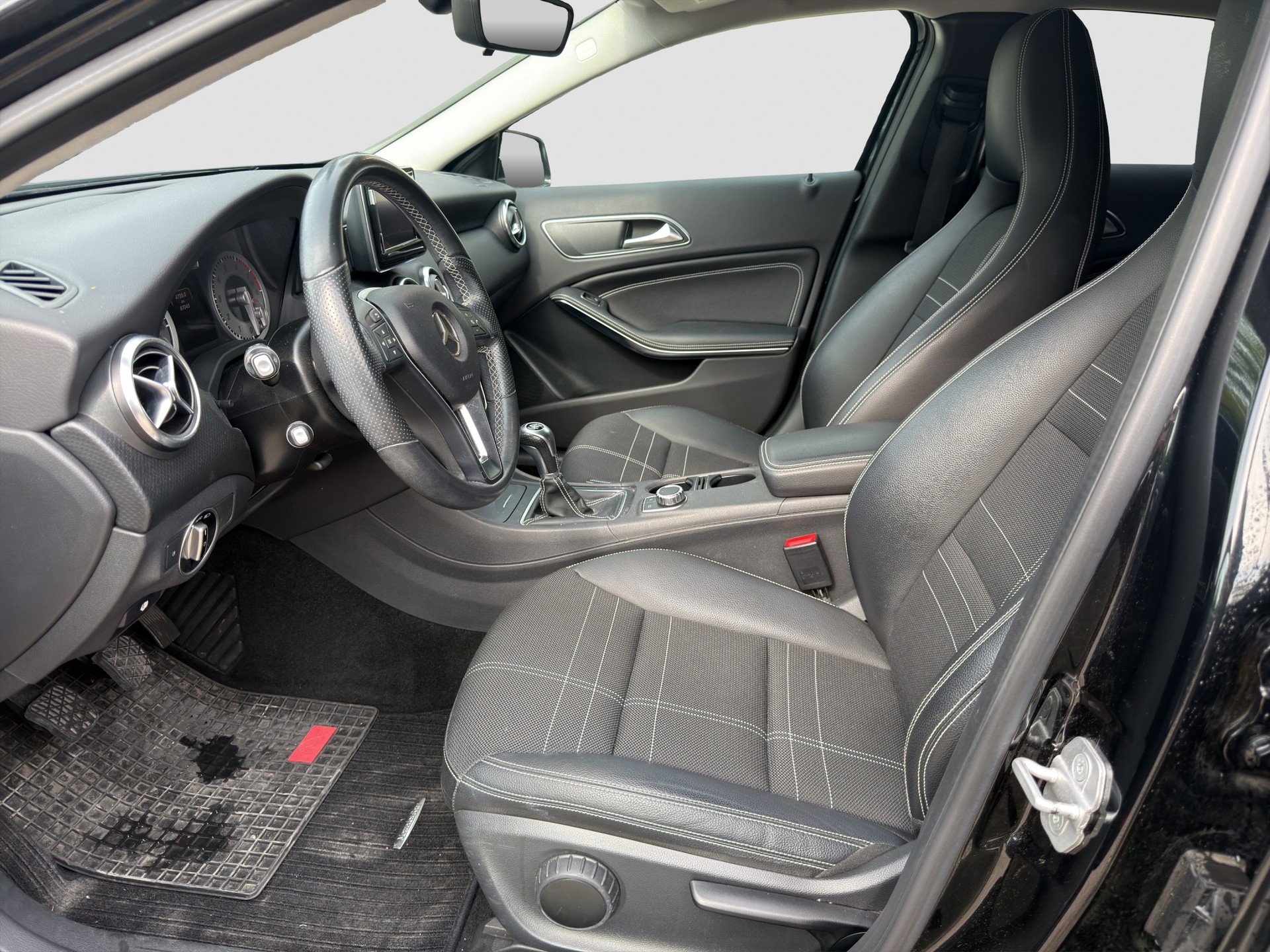 MERCEDES-BENZ A 200 Urban-image-8