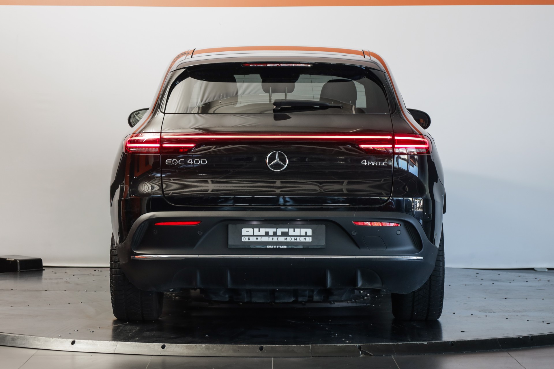 MERCEDES-BENZ EQC 400 AMG Line 4Matic Sièges ventilés / Burmester / Head-up-image-3