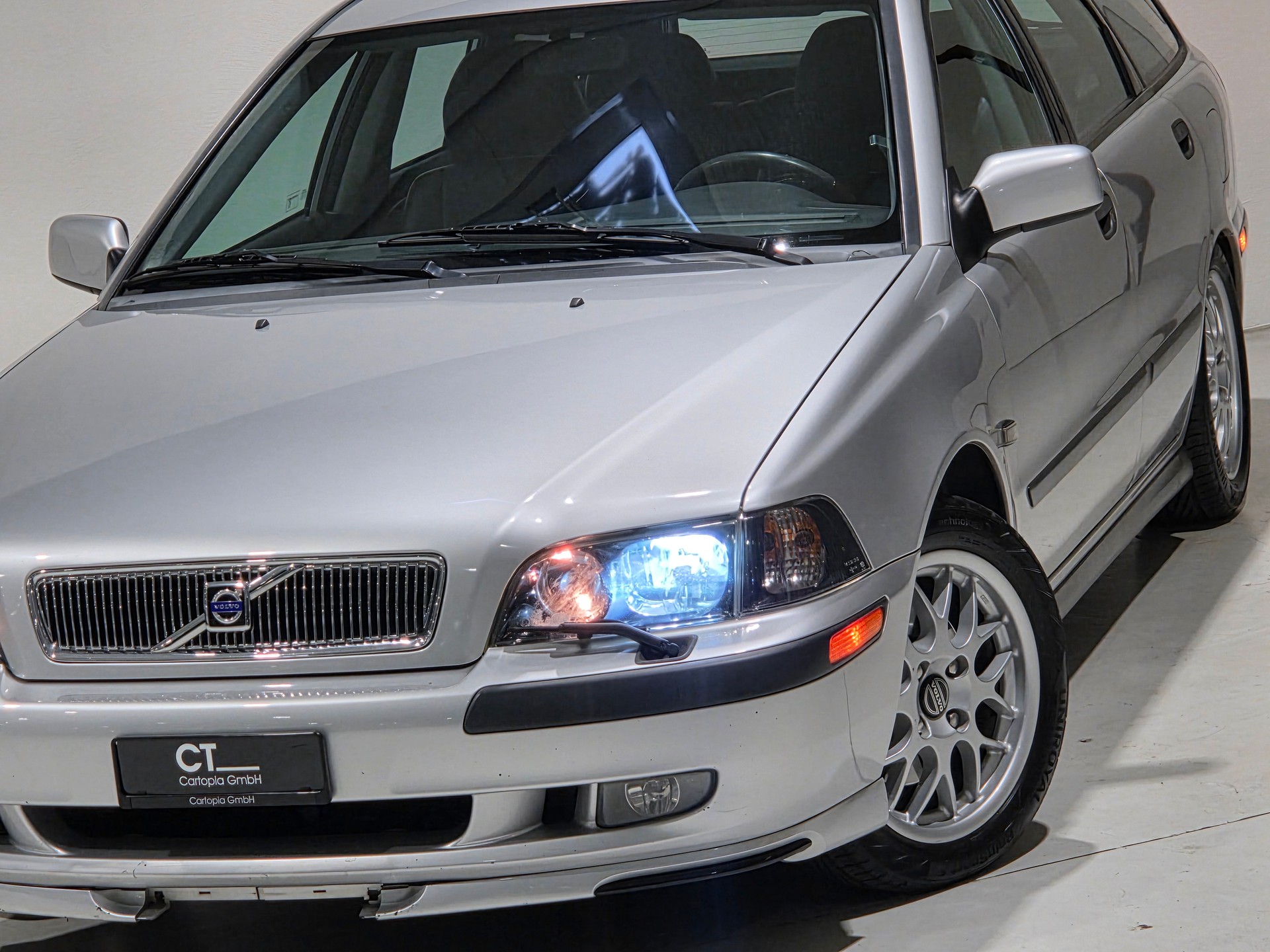 VOLVO V40 T4 Special/Dynamic Edition-image-13