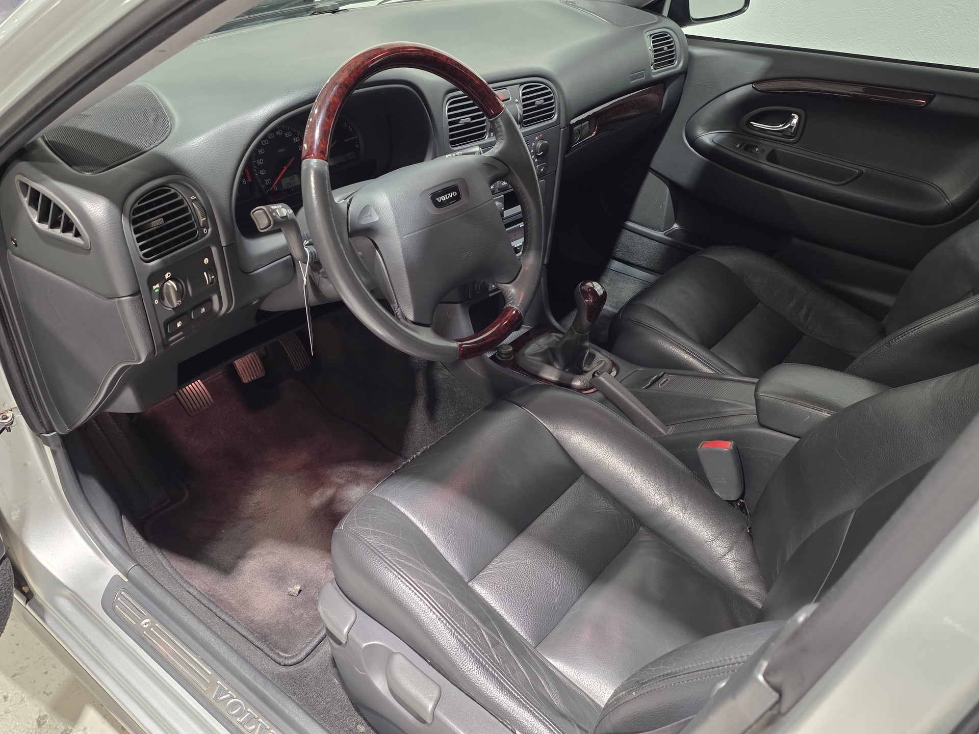 VOLVO V40 T4 Special/Dynamic Edition-image-6