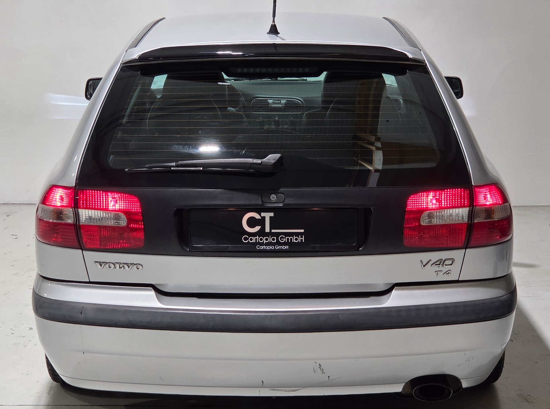 VOLVO V40 T4 Special/Dynamic Edition-image-3