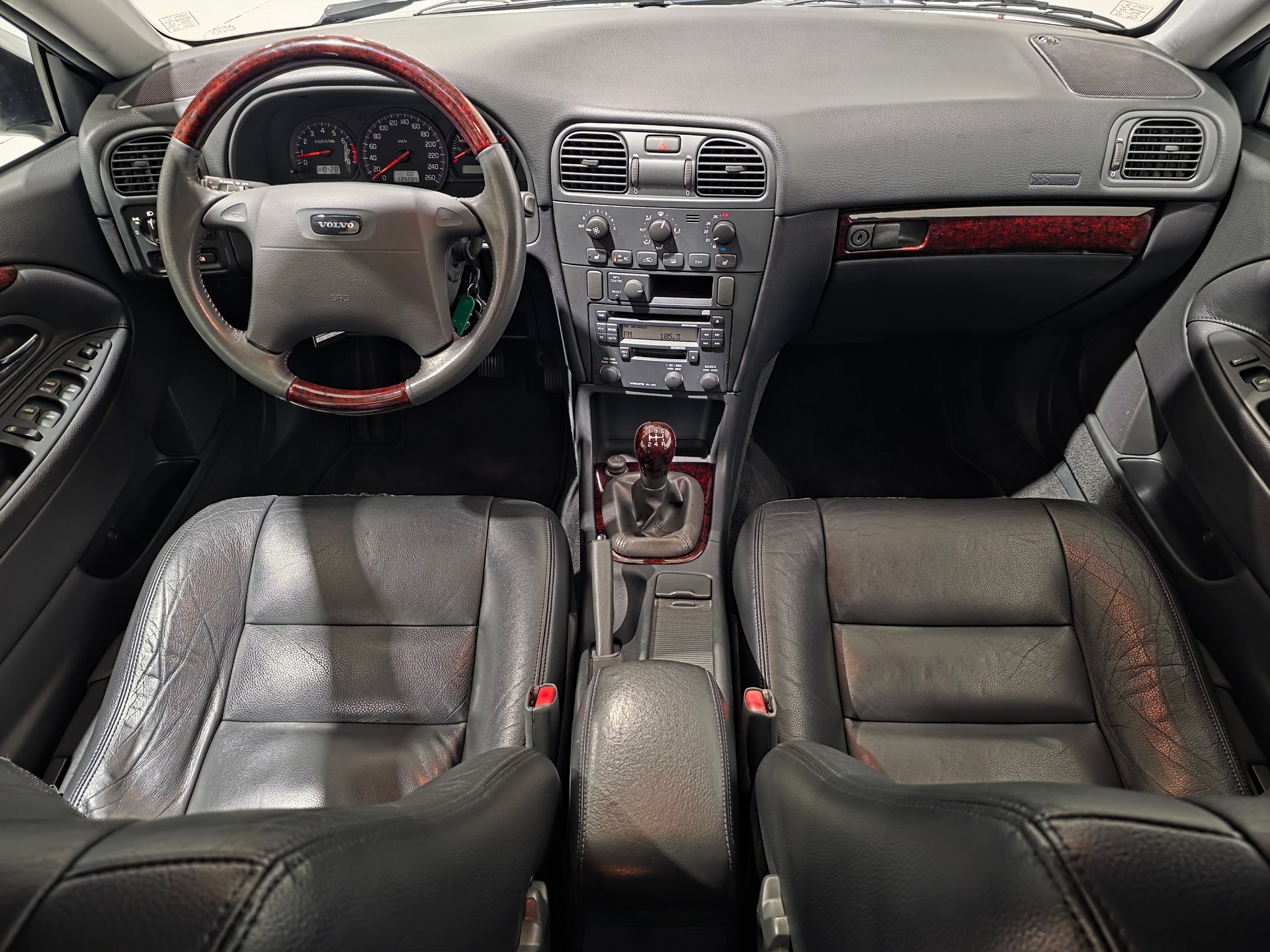 VOLVO V40 T4 Special/Dynamic Edition-image-4