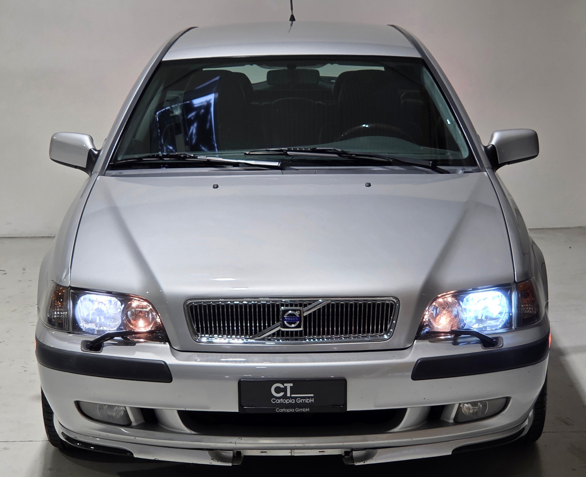VOLVO V40 T4 Special/Dynamic Edition-image-14