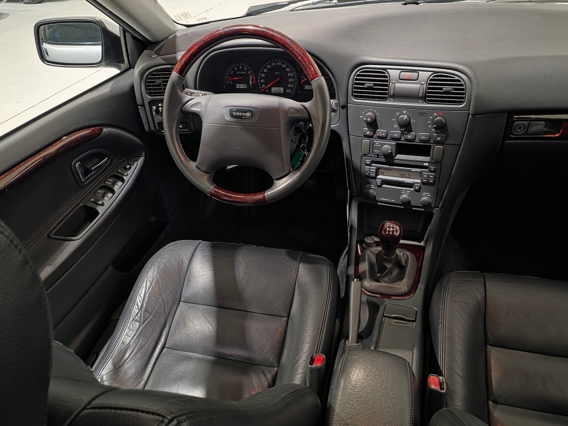 VOLVO V40 T4 Special/Dynamic Edition-image-5