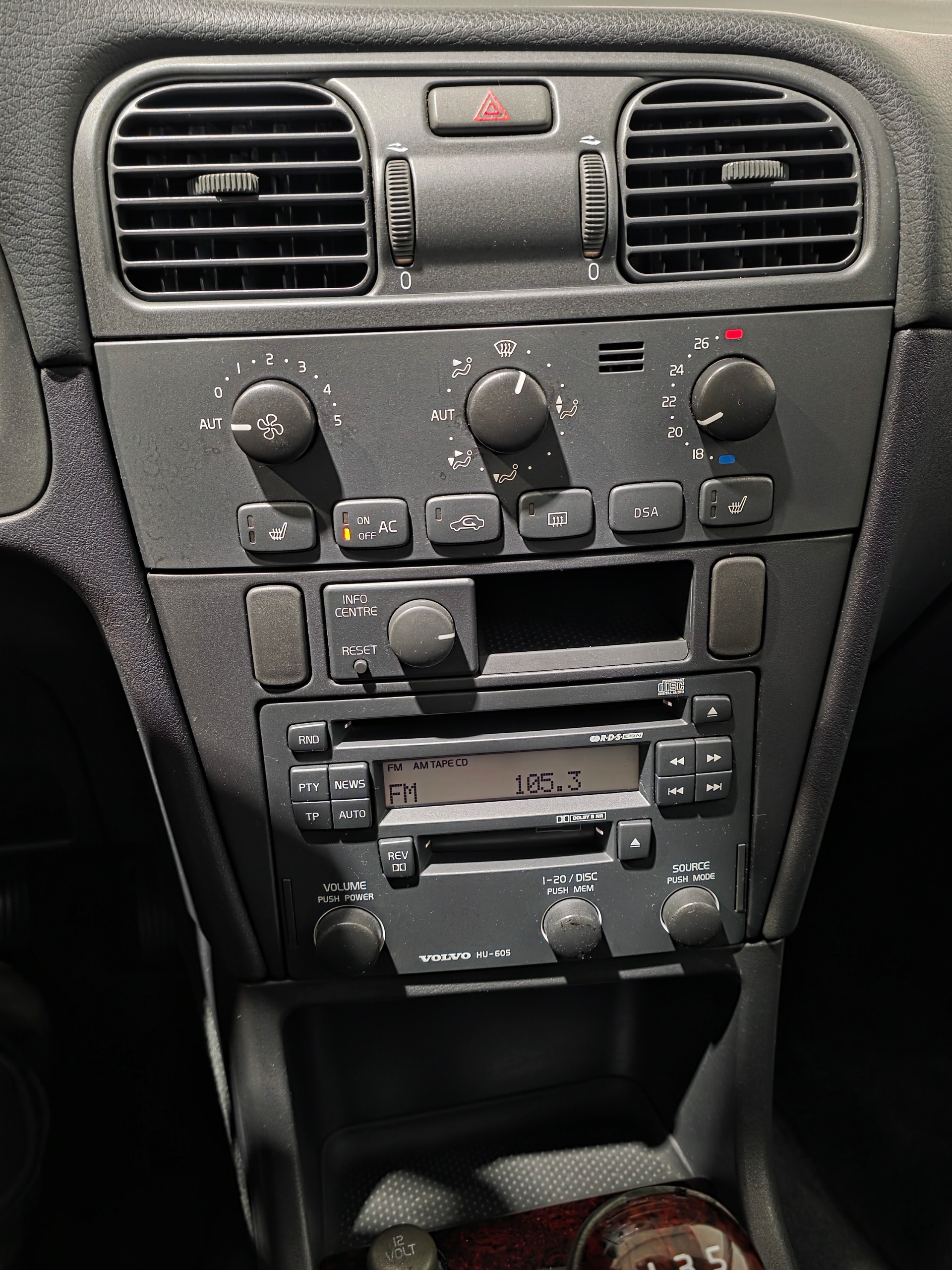 VOLVO V40 T4 Special/Dynamic Edition-image-8