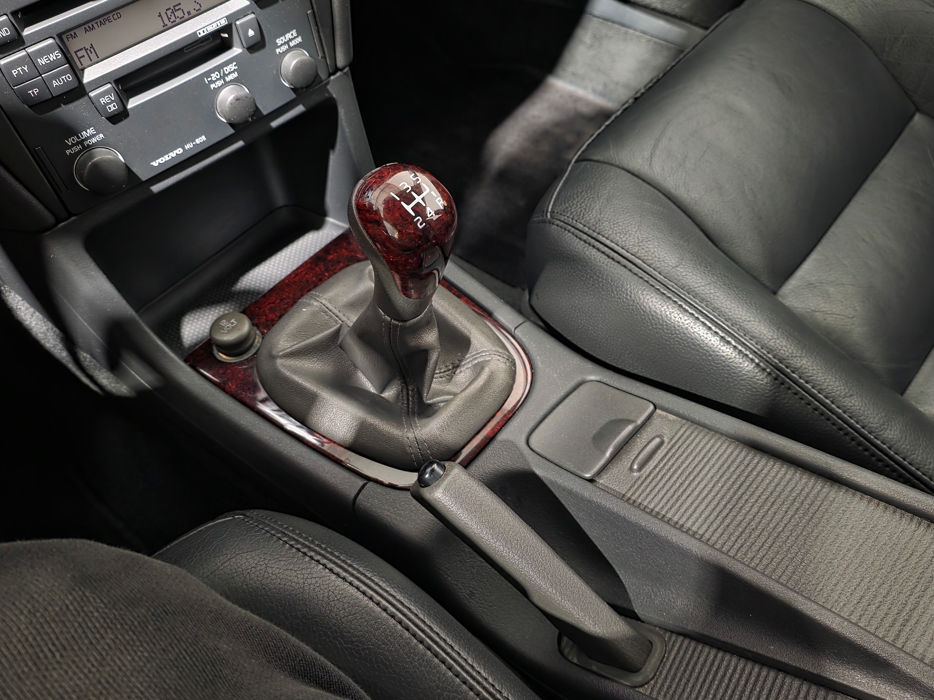 VOLVO V40 T4 Special/Dynamic Edition-image-9
