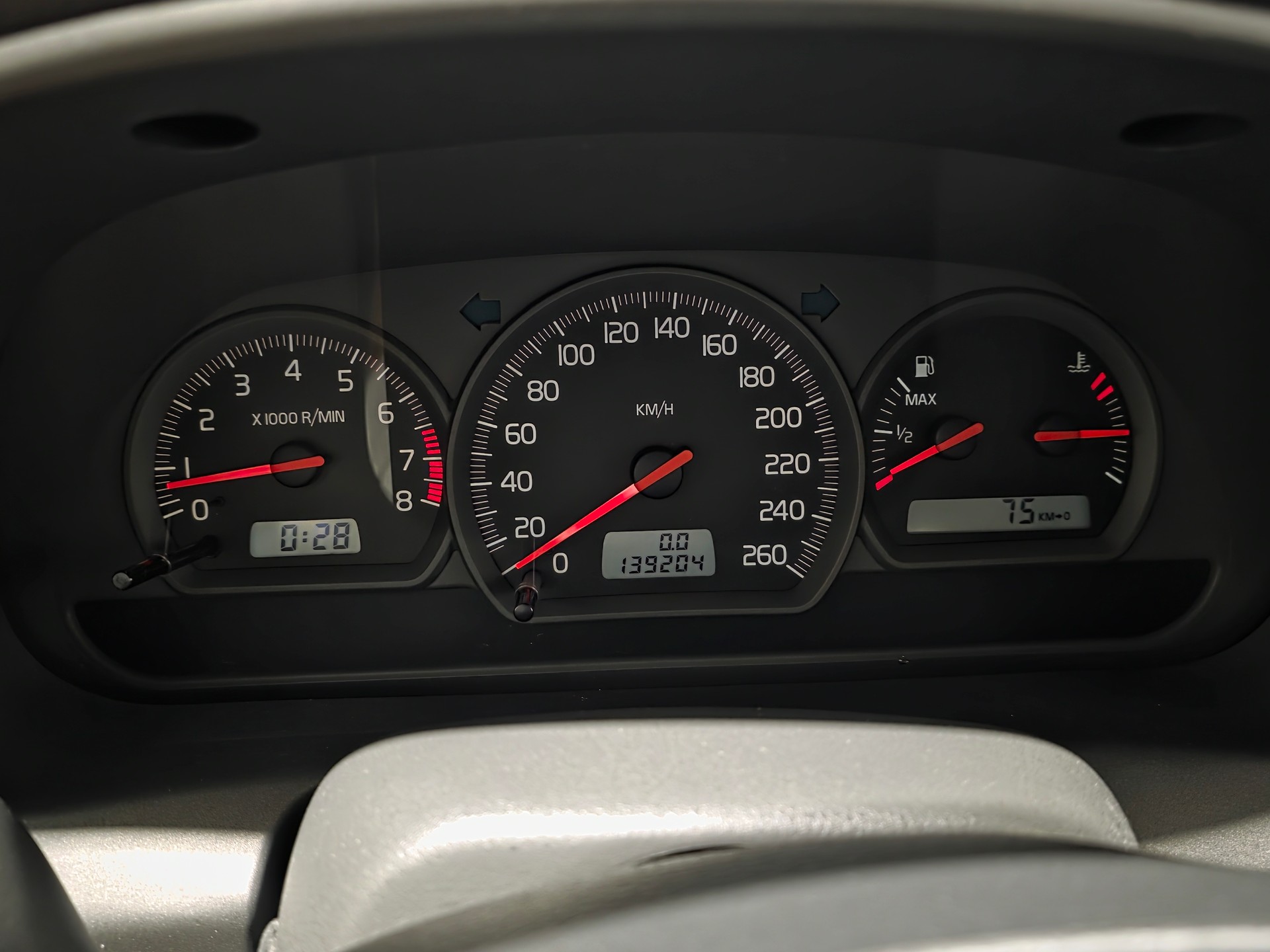 VOLVO V40 T4 Special/Dynamic Edition-image-7