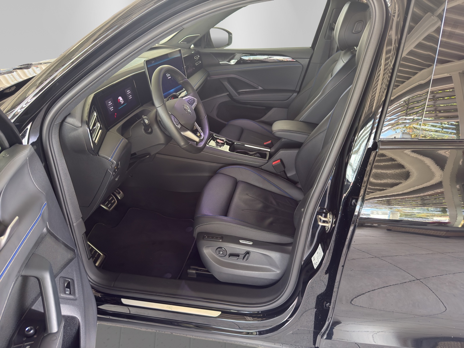 VW Tiguan 2.0 TSI DSG R-Line 4Motion, Grenadillschwarz Metallic-image-8
