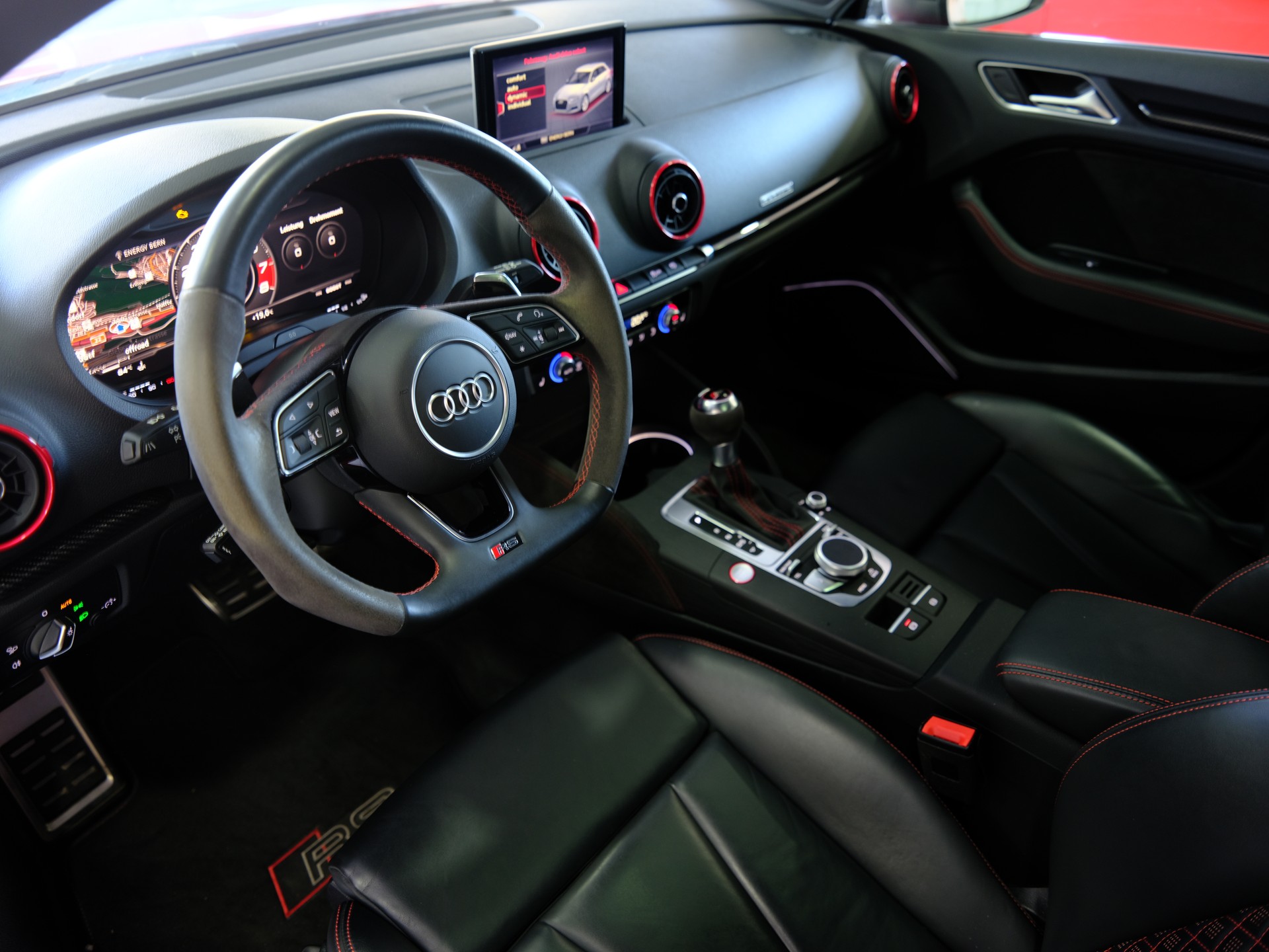 AUDI RS3 Sportback 2.5 TSI quattro S-tronic *Service Package* *Sonderlackierung*-image-16