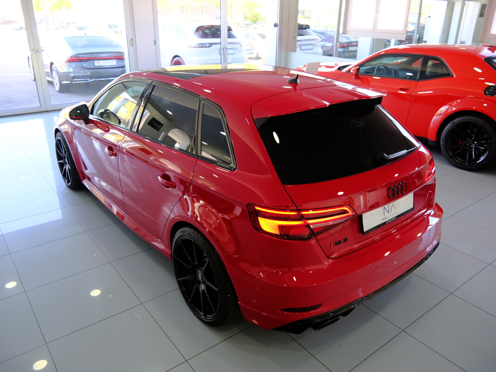 AUDI RS3 Sportback 2.5 TSI quattro S-tronic *Service Package* *Sonderlackierung*-image-12