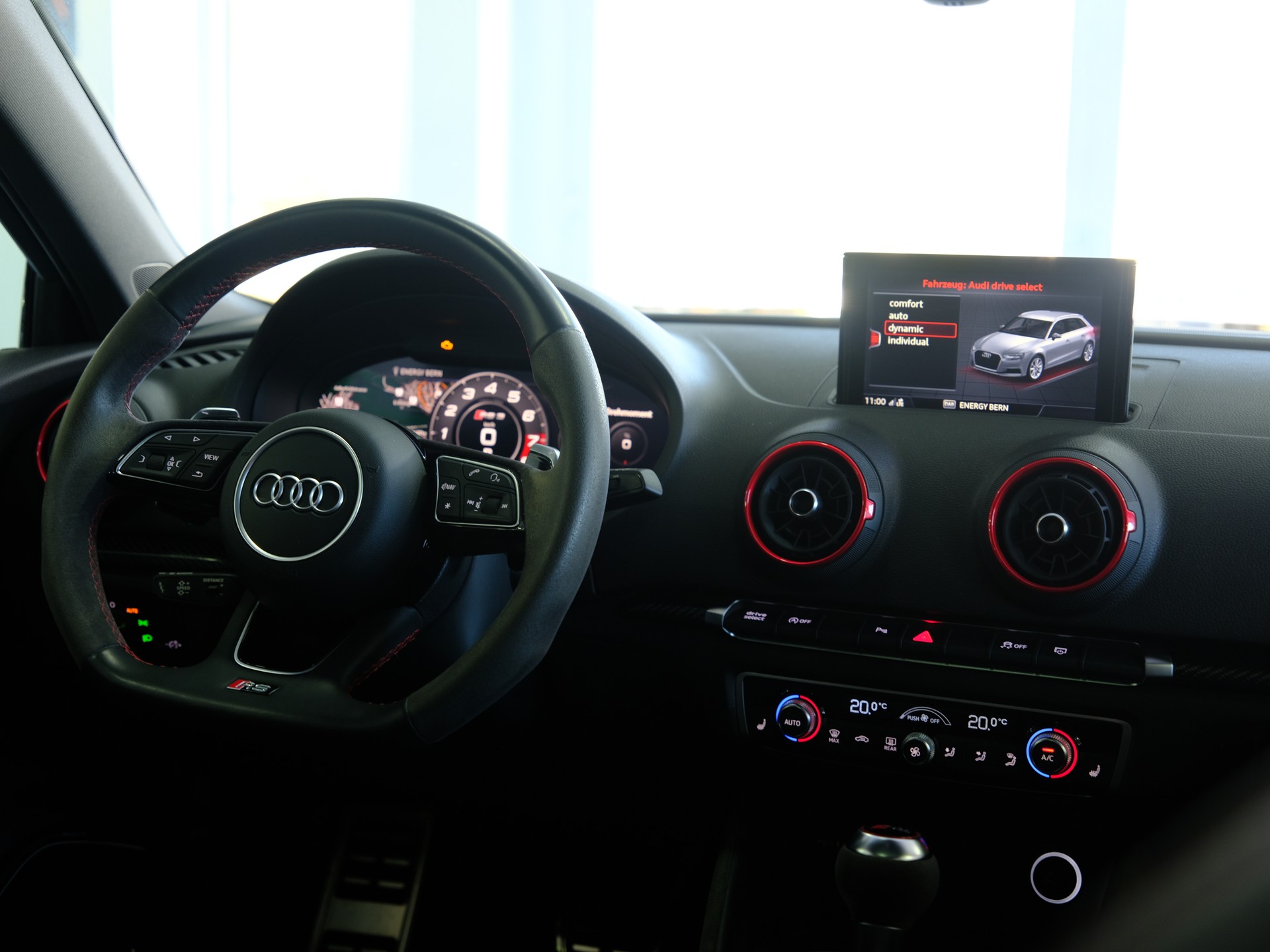 AUDI RS3 Sportback 2.5 TSI quattro S-tronic *Service Package* *Sonderlackierung*-image-22