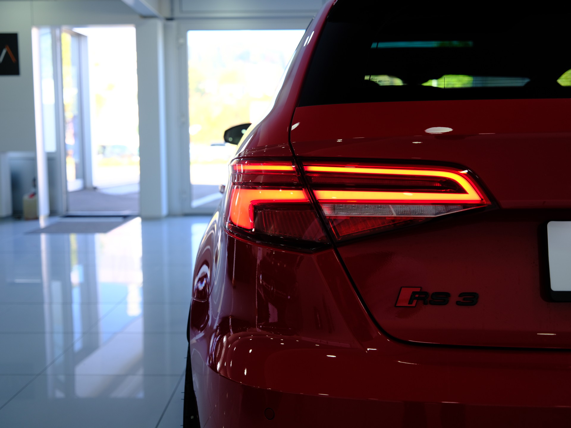 AUDI RS3 Sportback 2.5 TSI quattro S-tronic *Service Package* *Sonderlackierung*-image-10