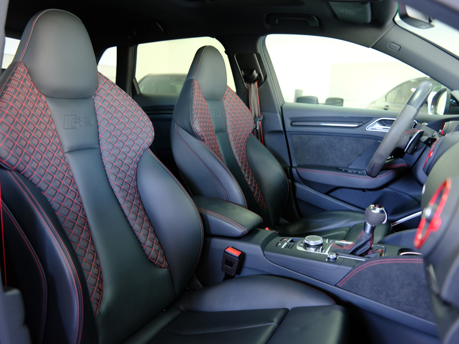 AUDI RS3 Sportback 2.5 TSI quattro S-tronic *Service Package* *Sonderlackierung*-image-19