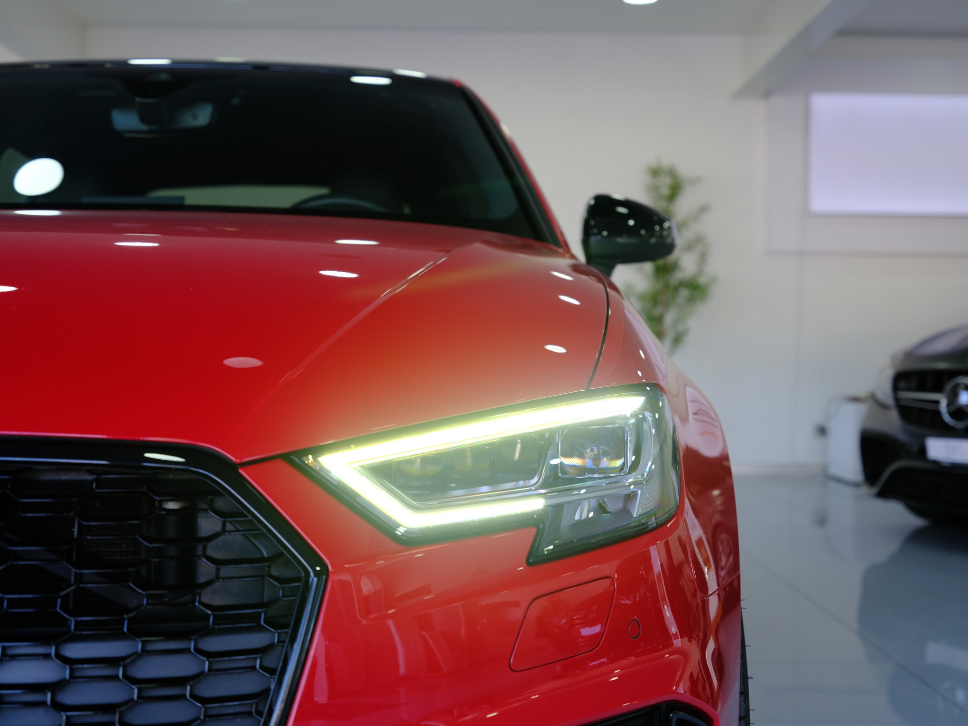 AUDI RS3 Sportback 2.5 TSI quattro S-tronic *Service Package* *Sonderlackierung*-image-13